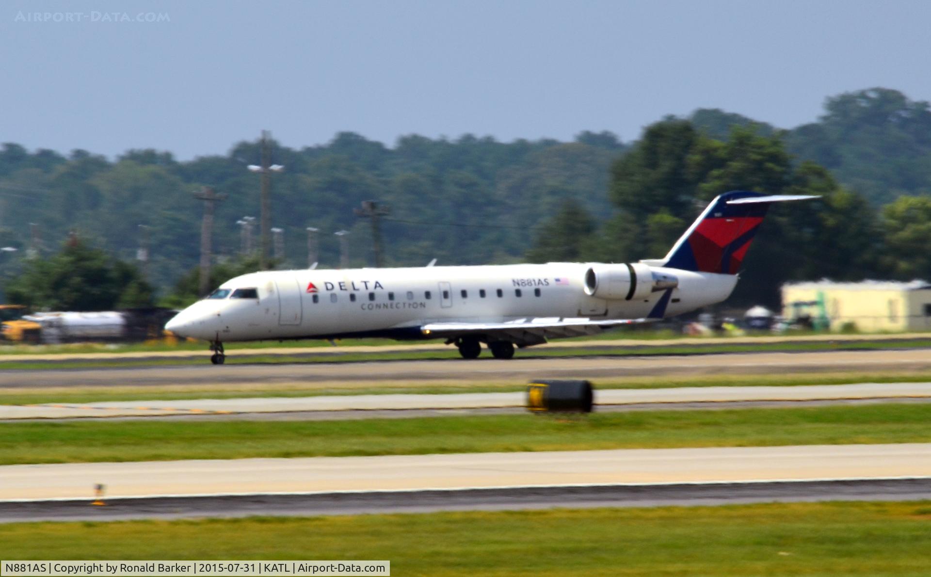 N881AS, 2001 Bombardier CRJ-200ER (CL-600-2B19) C/N 7496, Landing Atlanta