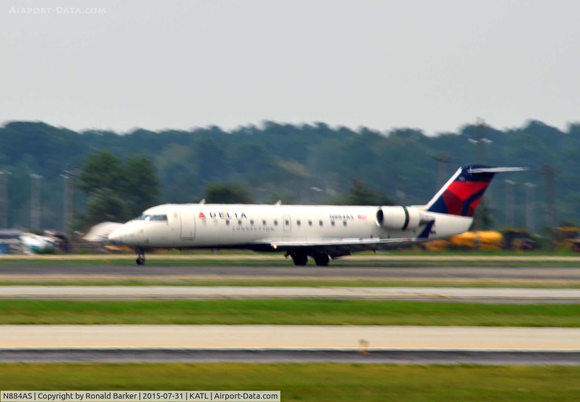N884AS, 2001 Bombardier CRJ-200ER (CL-600-2B19) C/N 7513, Landing Atlanta