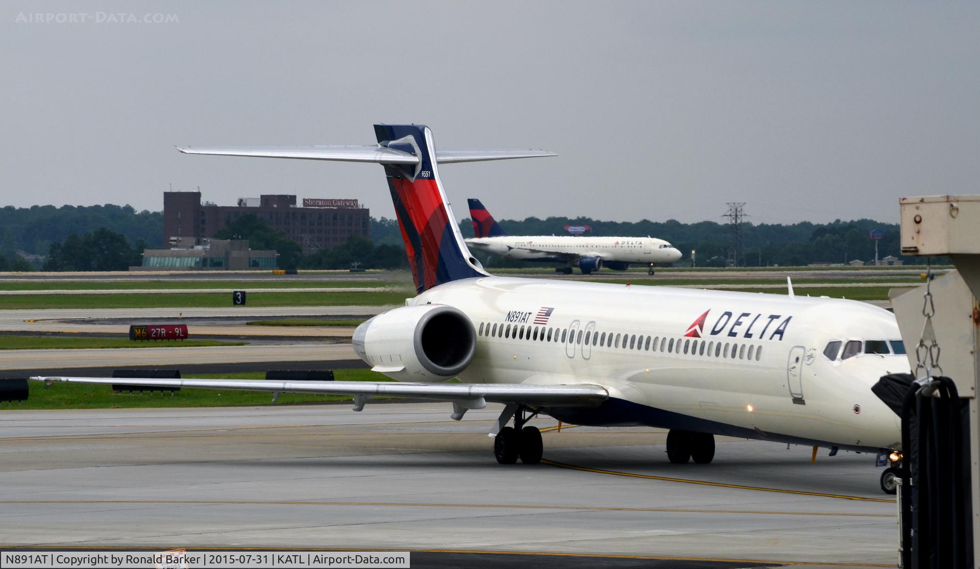 N891AT, 2004 Boeing 717-200 C/N 55043, Taxi Atlanta