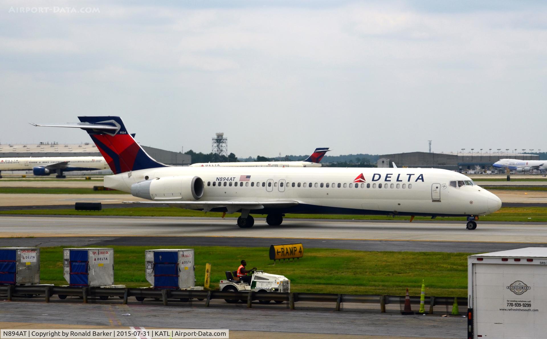 N894AT, 2004 Boeing 717-200 C/N 55046, Taxi Atlanta