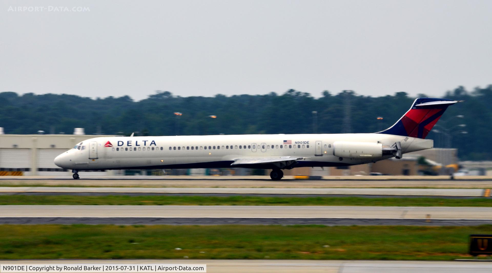 N901DE, 1992 McDonnell Douglas MD-88 C/N 53378, Landing Atlanta