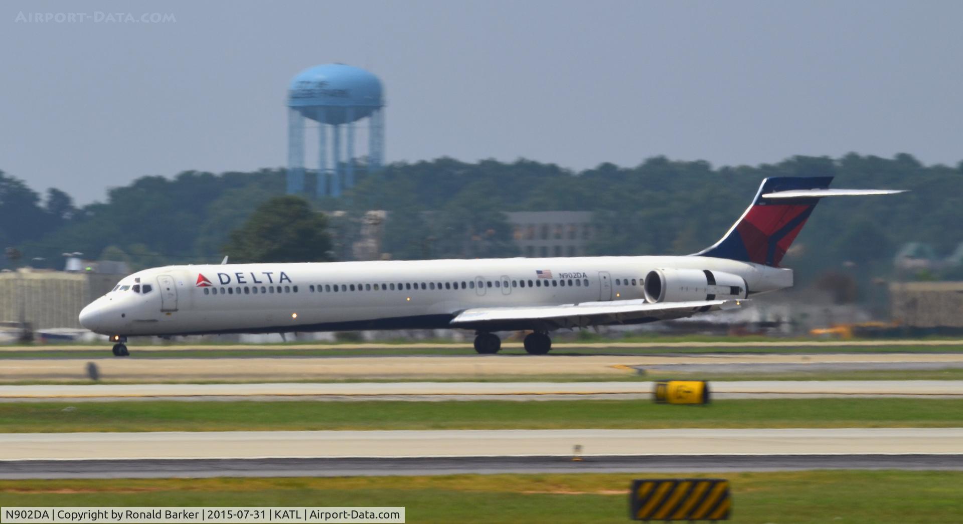 N902DA, 1994 McDonnell Douglas MD-90-30 C/N 53382, Landing Atlanta