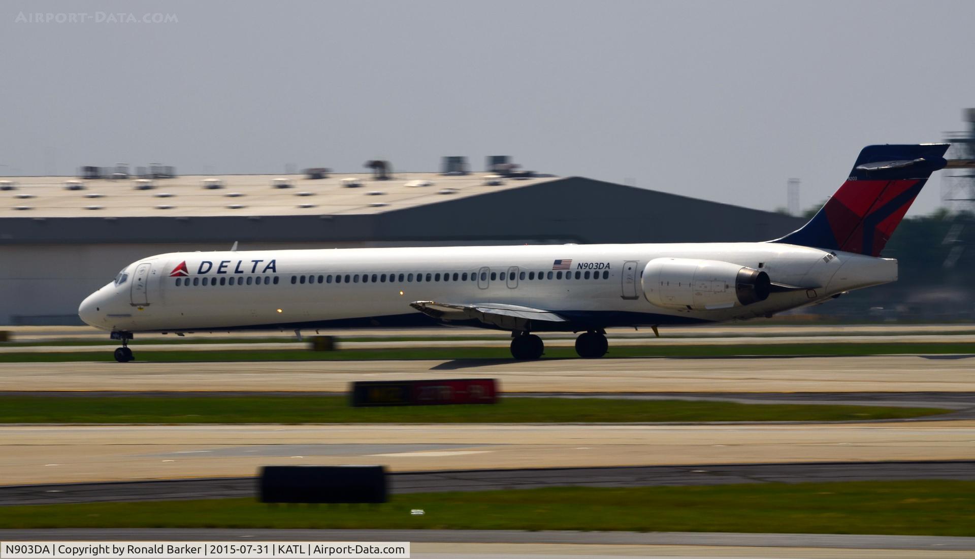 N903DA, 1995 McDonnell Douglas MD-90-30 C/N 53383, Landing Atlanta