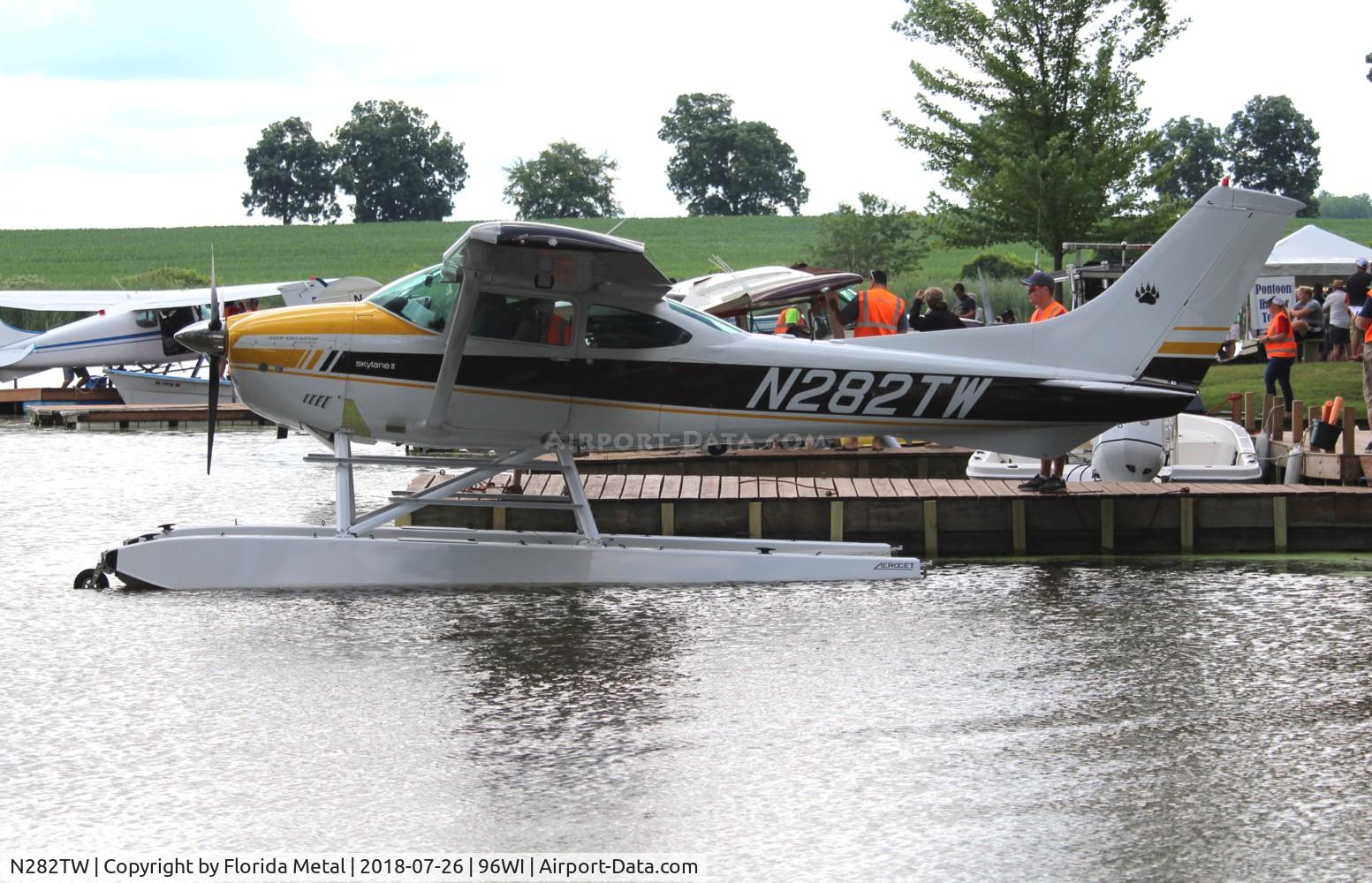 N282TW, 1977 Cessna 182Q Skylane C/N 18265943, OSH 2018