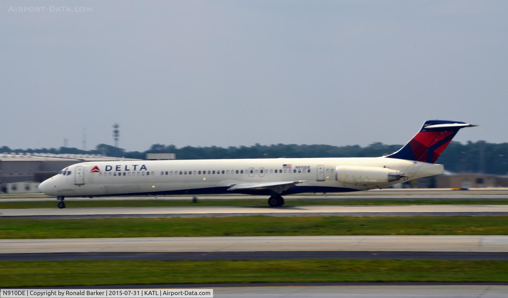 N910DE, 1992 McDonnell Douglas MD-88 C/N 53419, Takeoff Atlanta