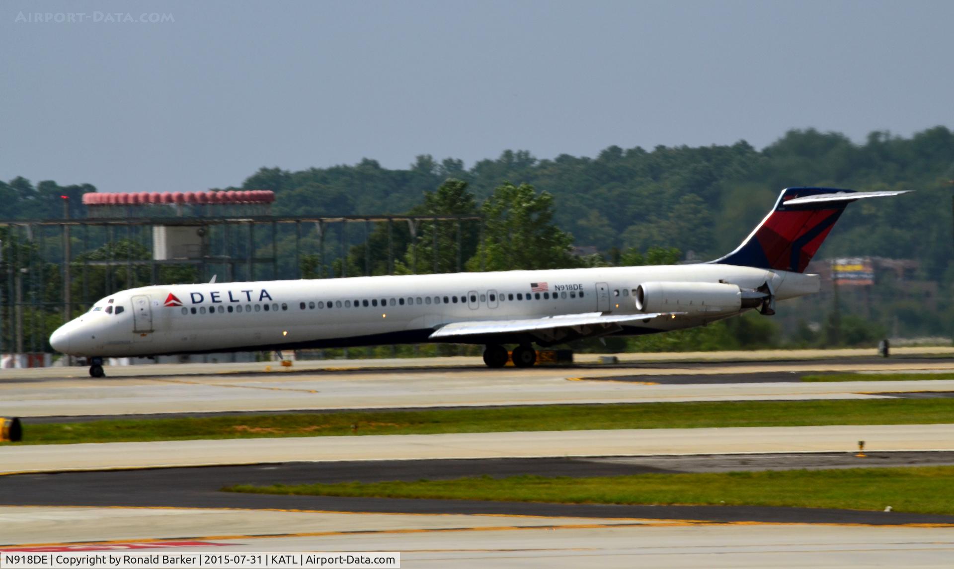 N918DE, 1993 McDonnell Douglas MD-88 C/N 49959, Landing Atlanta
