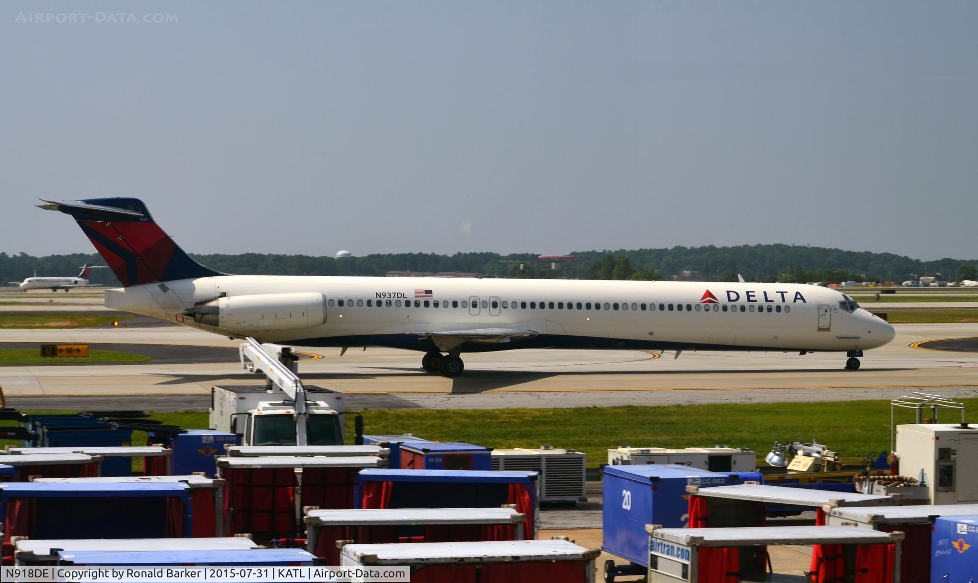 N918DE, 1993 McDonnell Douglas MD-88 C/N 49959, Taxi Atlanta
