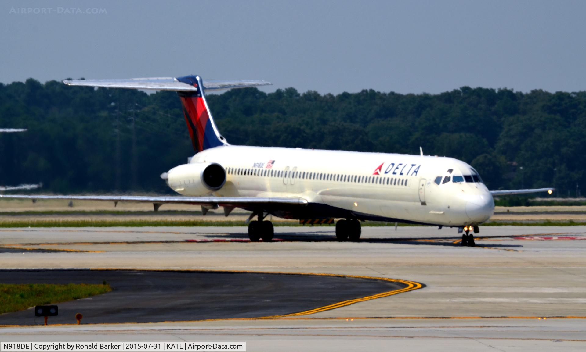 N918DE, 1993 McDonnell Douglas MD-88 C/N 49959, Taxi Atlanta