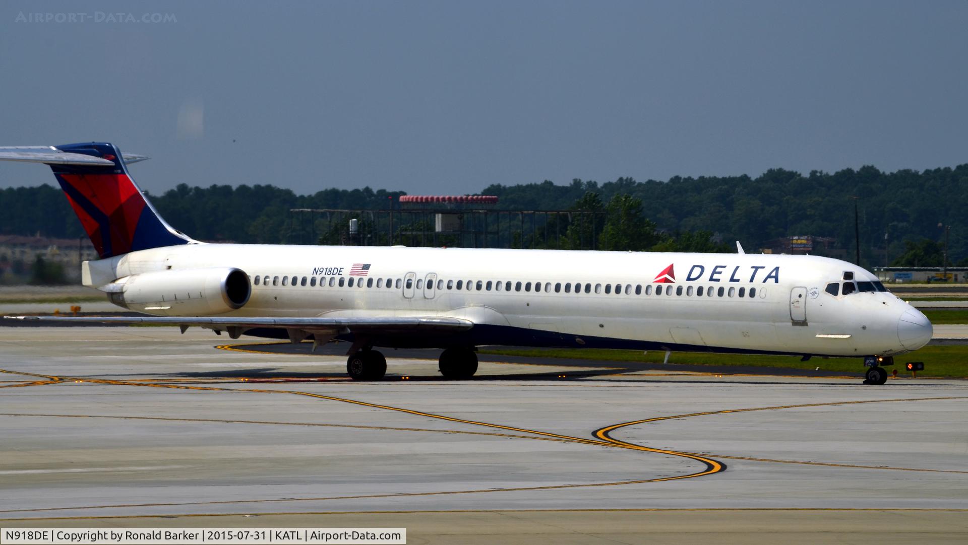 N918DE, 1993 McDonnell Douglas MD-88 C/N 49959, Taxi Atlanta