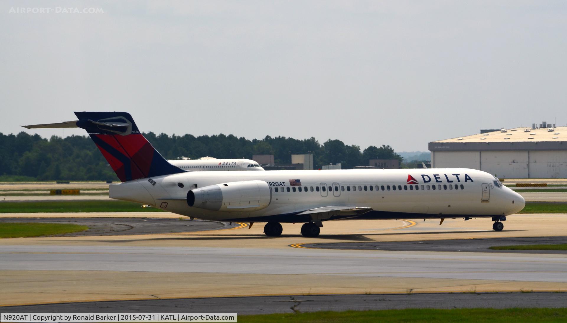 N920AT, 2000 Boeing 717-200 C/N 55083, Taxi Atlanta