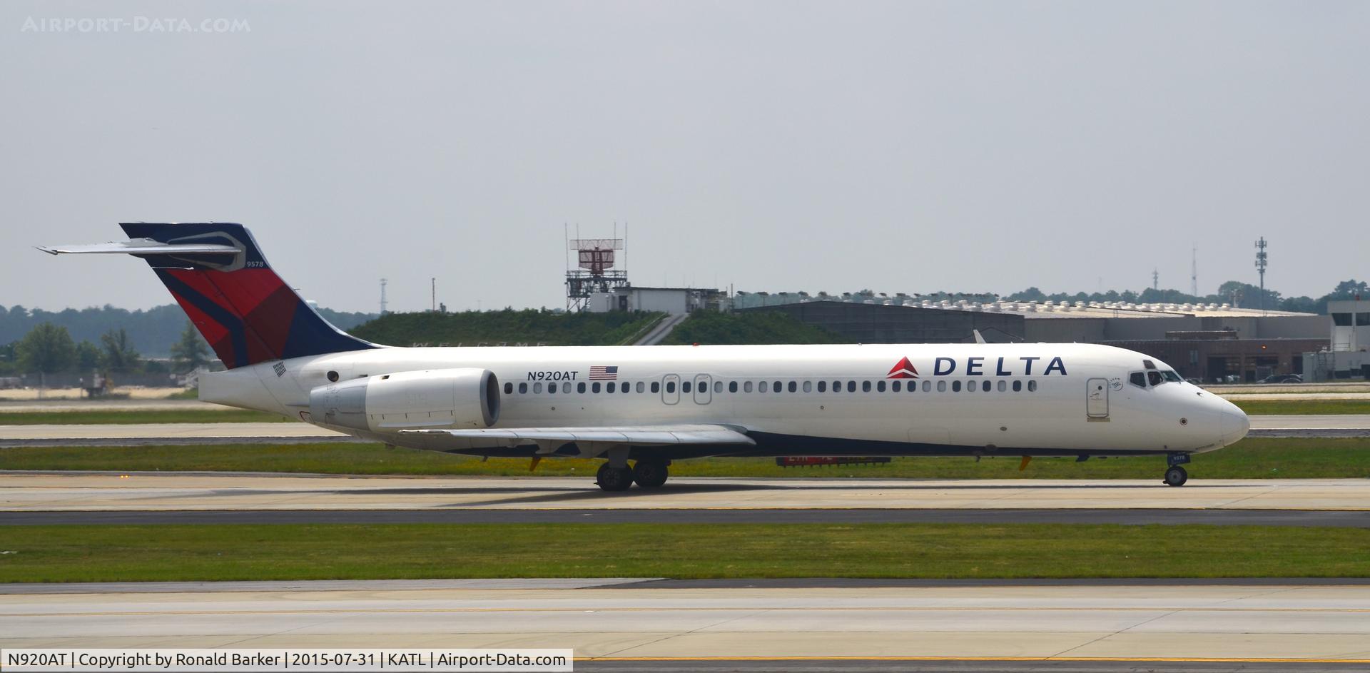 N920AT, 2000 Boeing 717-200 C/N 55083, Taxi Atlanta