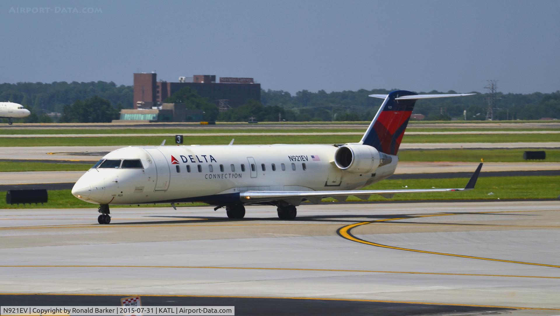 N921EV, 2003 Bombardier CRJ-200ER (CL-600-2B19) C/N 7819, Taxi Atlanta