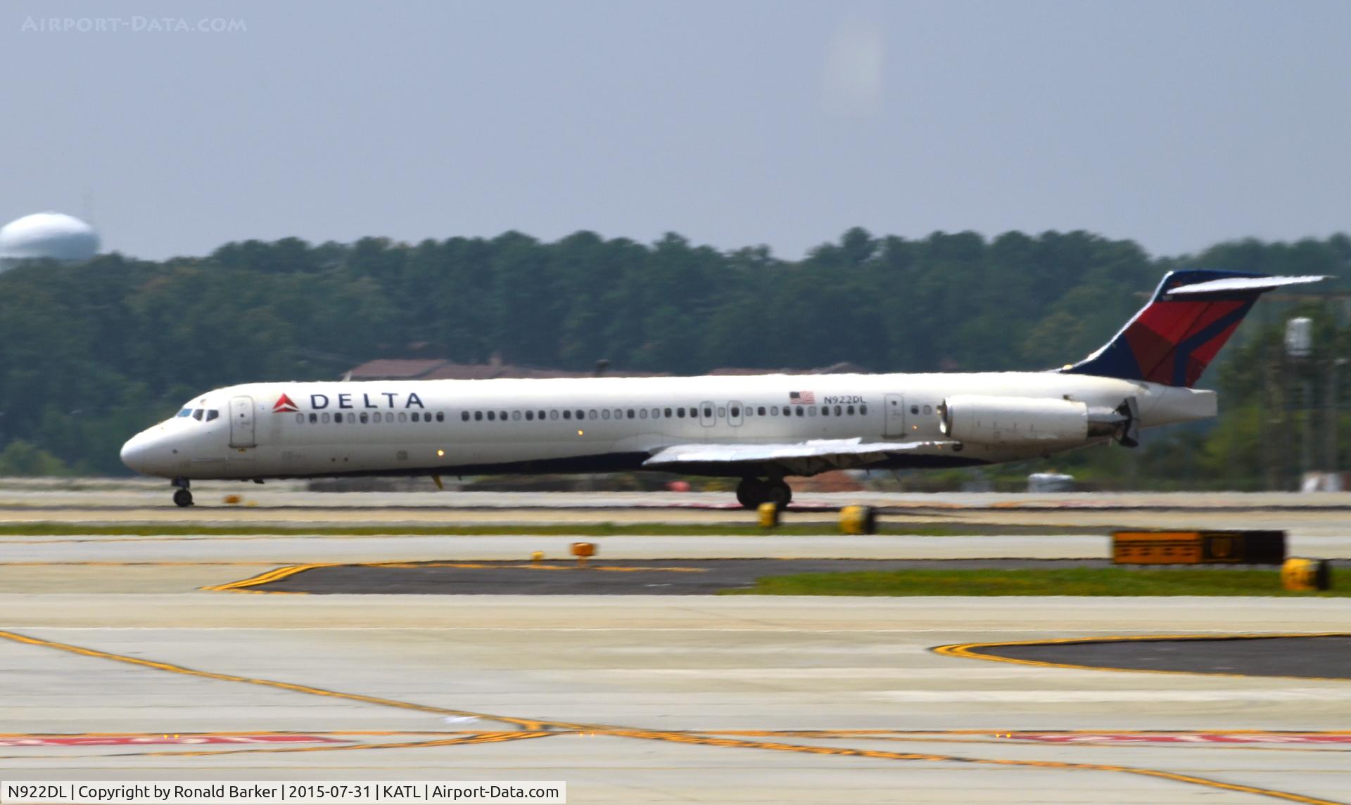 N922DL, 1988 McDonnell Douglas MD-88 C/N 49646, Landing atlanta