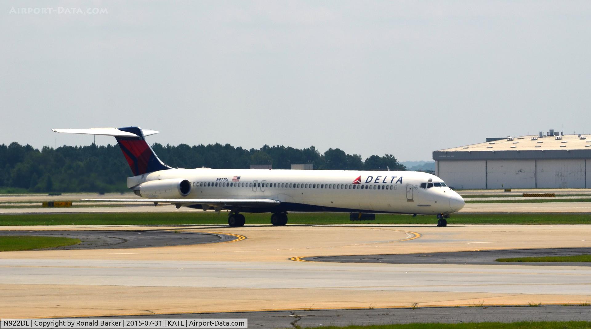 N922DL, 1988 McDonnell Douglas MD-88 C/N 49646, Taxi Atlanta