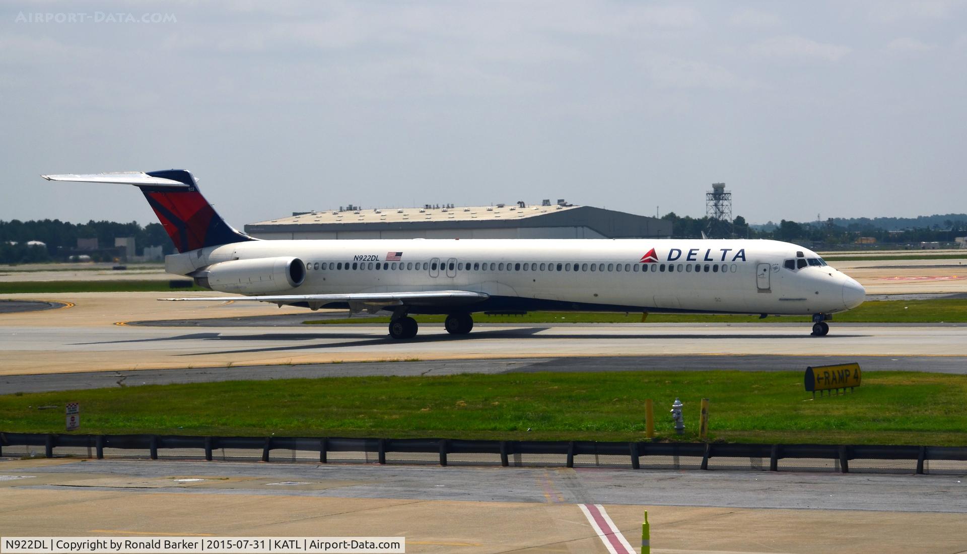 N922DL, 1988 McDonnell Douglas MD-88 C/N 49646, Taxi Atlanta