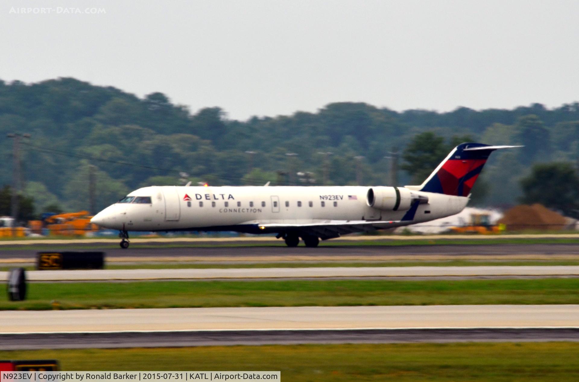 N923EV, 2003 Bombardier CRJ-200ER (CL-600-2B19) C/N 7826, Landing Atlanta
