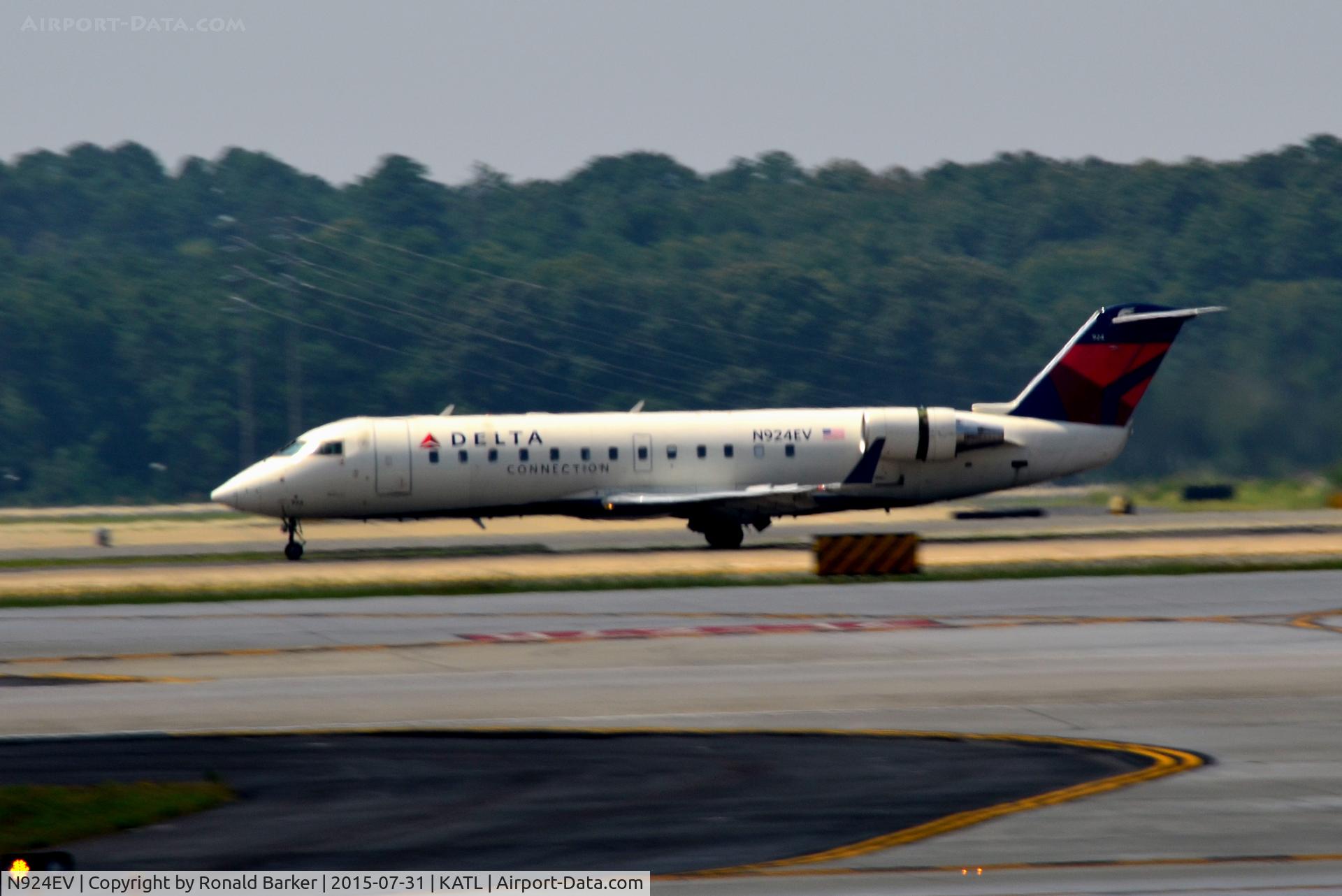 N924EV, 2003 Bombardier CRJ-200ER (CL-600-2B19) C/N 7830, Landing Atlanta