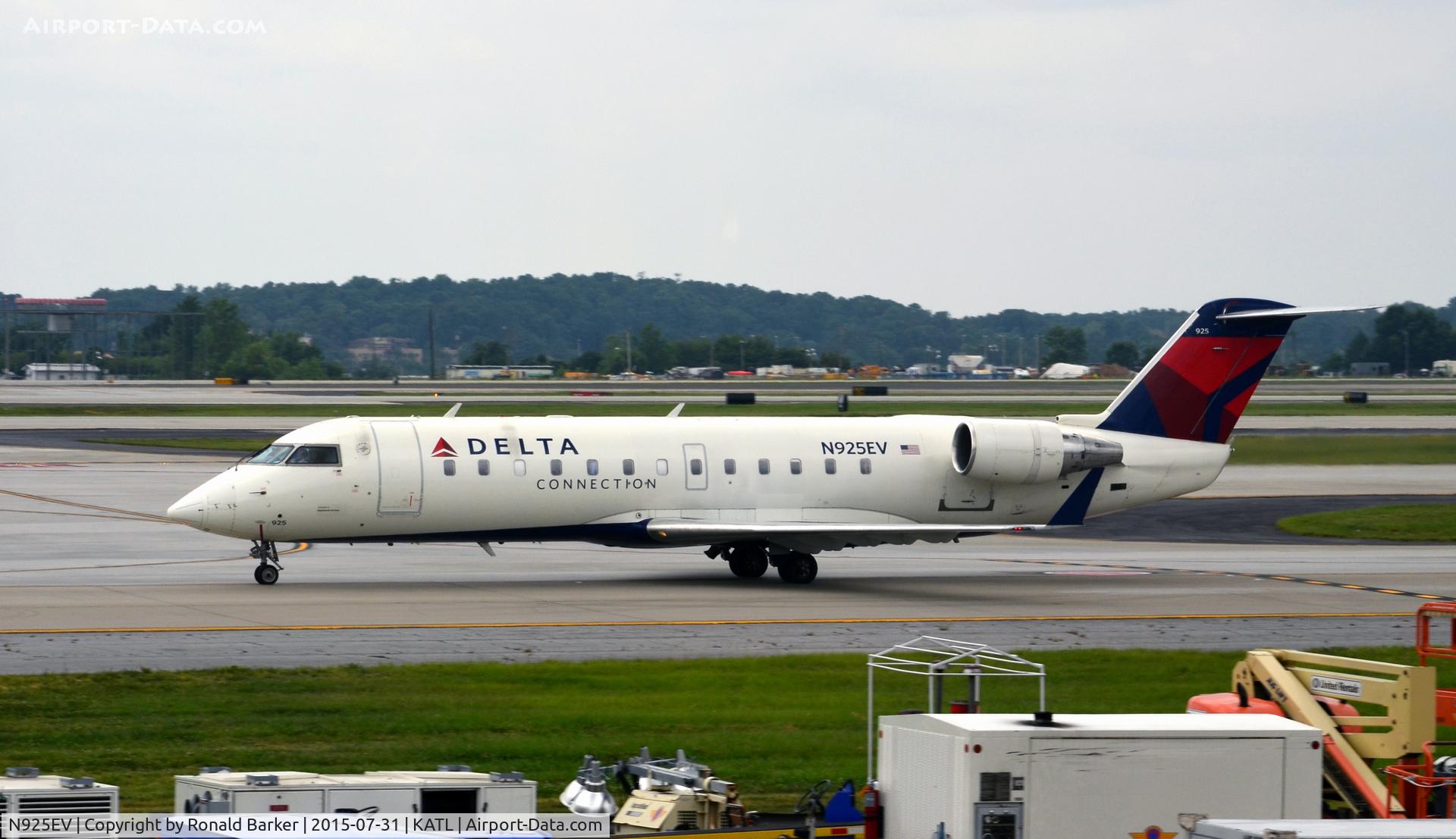 N925EV, 2003 Bombardier CRJ-200ER (CL-600-2B19) C/N 7831, Taxi Atlanta