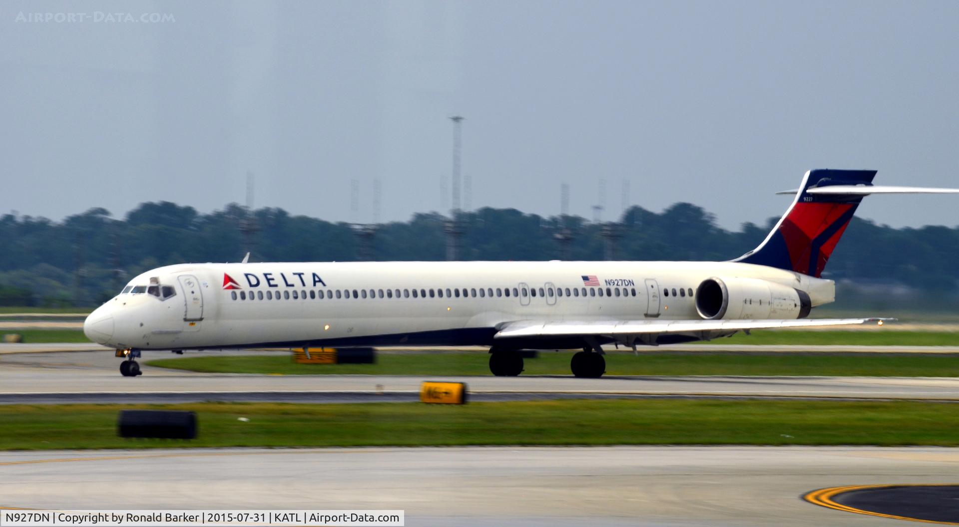 N927DN, 1999 McDonnell Douglas MD-90-30 C/N 53589, Takeoff Atlanta