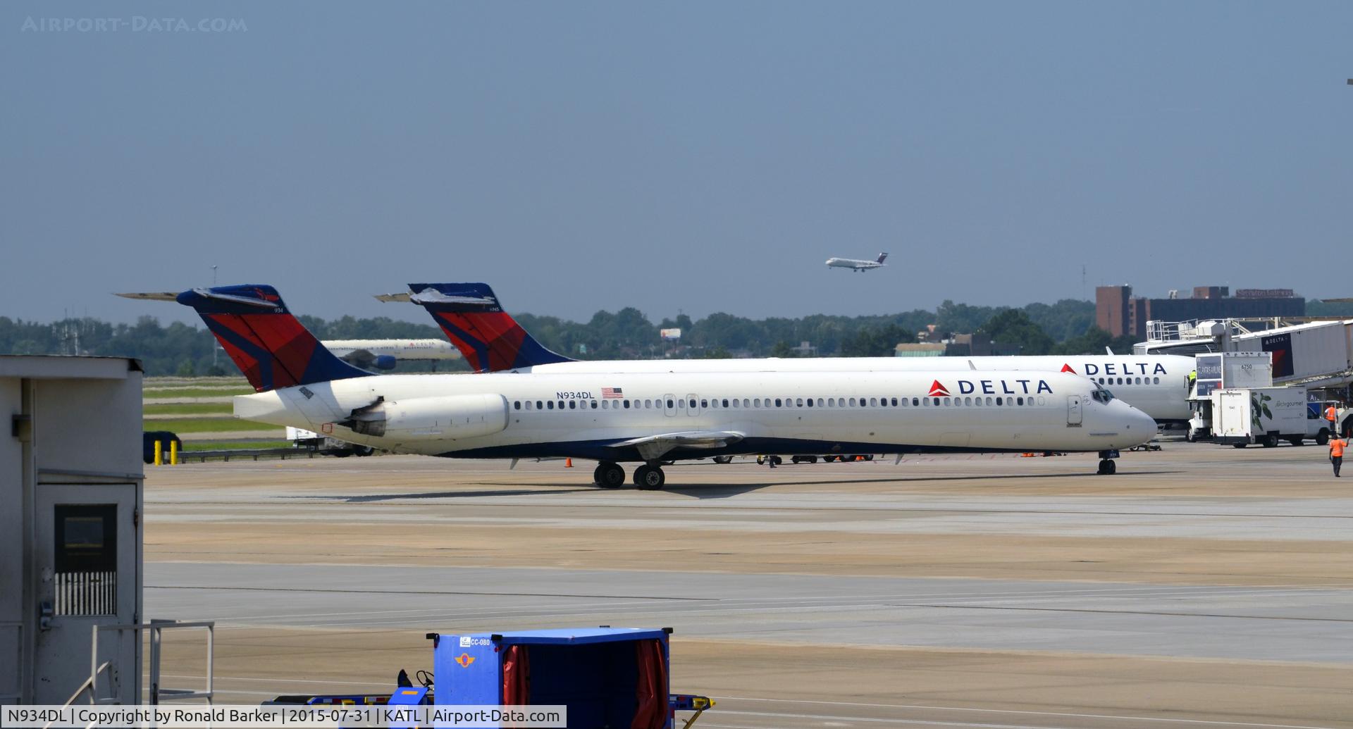 N934DL, 1989 McDonnell Douglas MD-88 C/N 49721, Taxi Atlanta