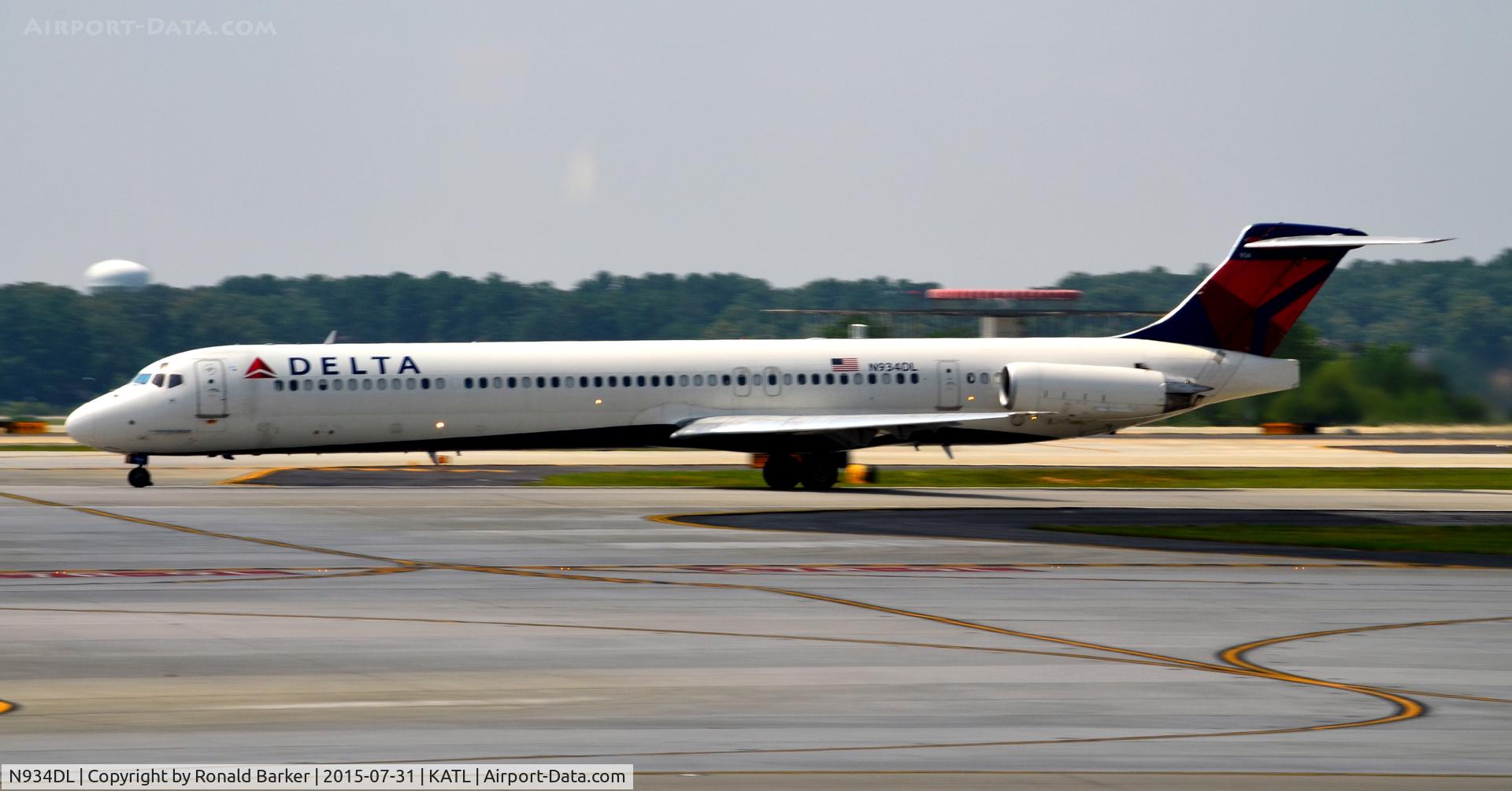 N934DL, 1989 McDonnell Douglas MD-88 C/N 49721, Takeoff Atlanta
