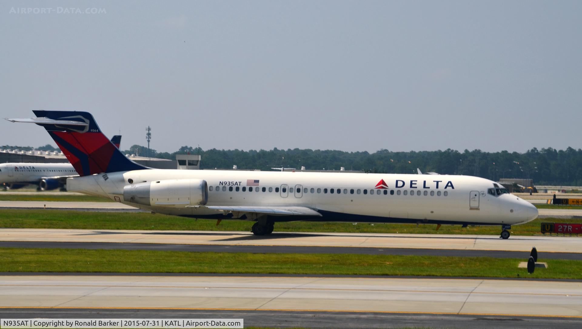 N935AT, 2000 Boeing 717-200 C/N 55069, Taxi Atlanta