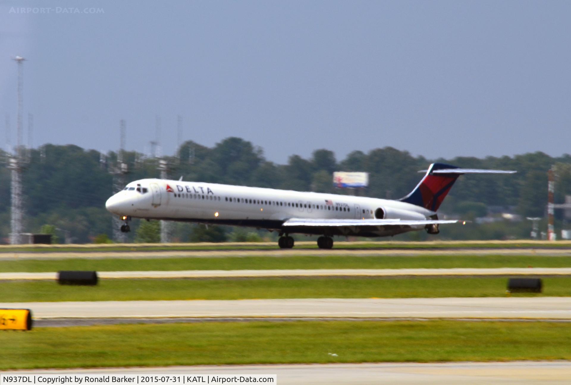 N937DL, 1989 McDonnell Douglas MD-88 C/N 49810, landing Atlanta