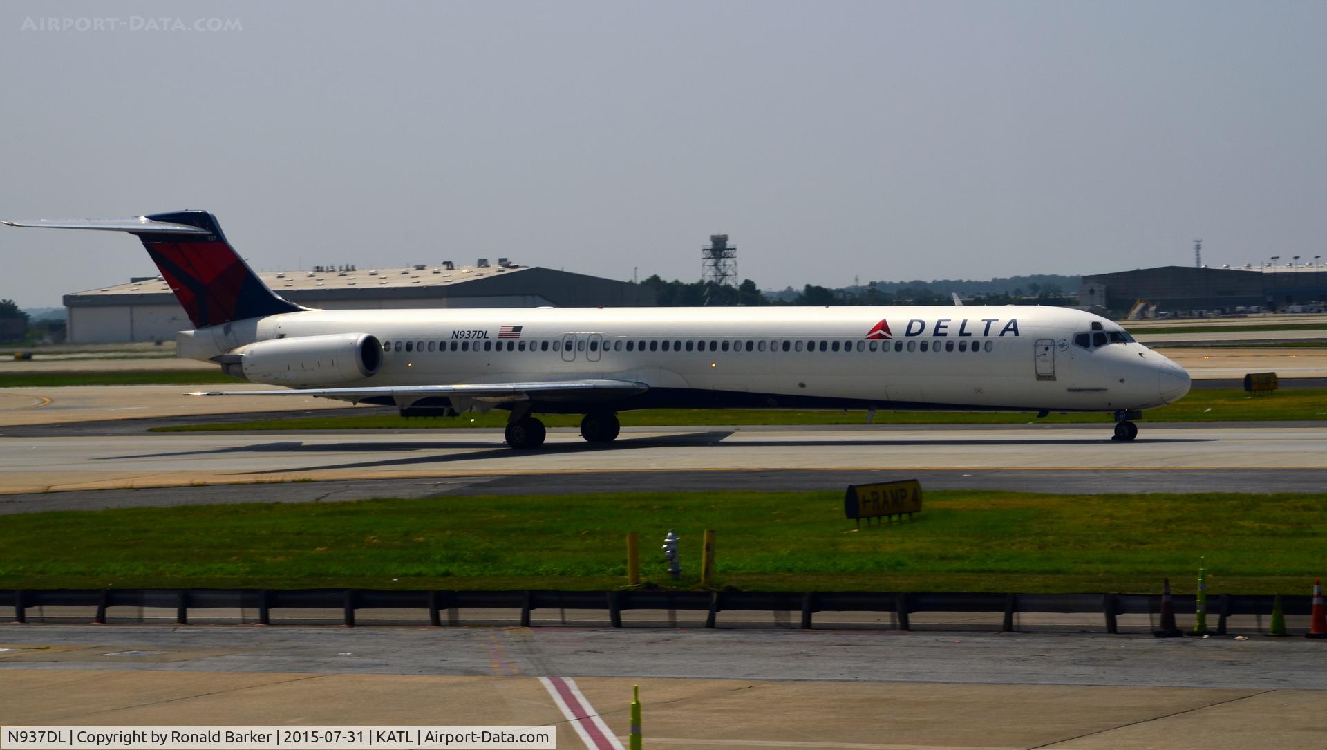 N937DL, 1989 McDonnell Douglas MD-88 C/N 49810, Taxi Atlanta
