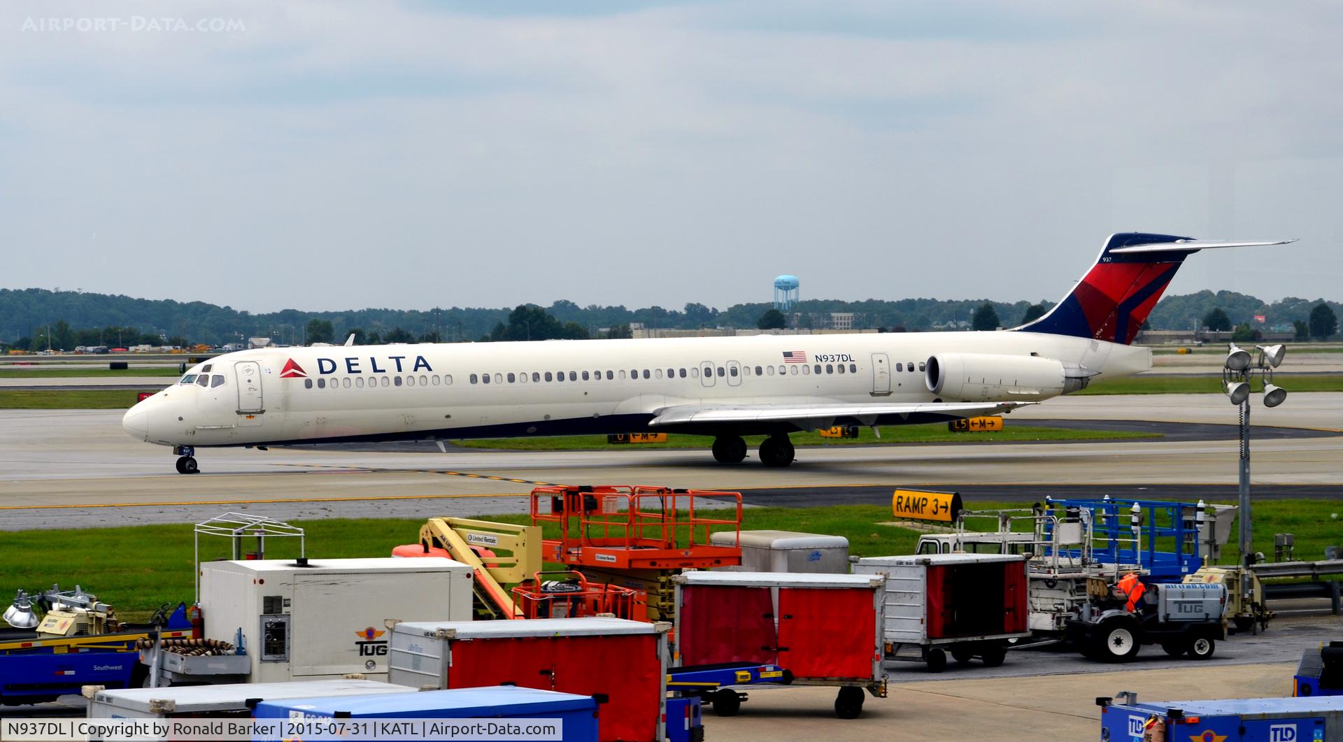 N937DL, 1989 McDonnell Douglas MD-88 C/N 49810, Taxi Atlanta