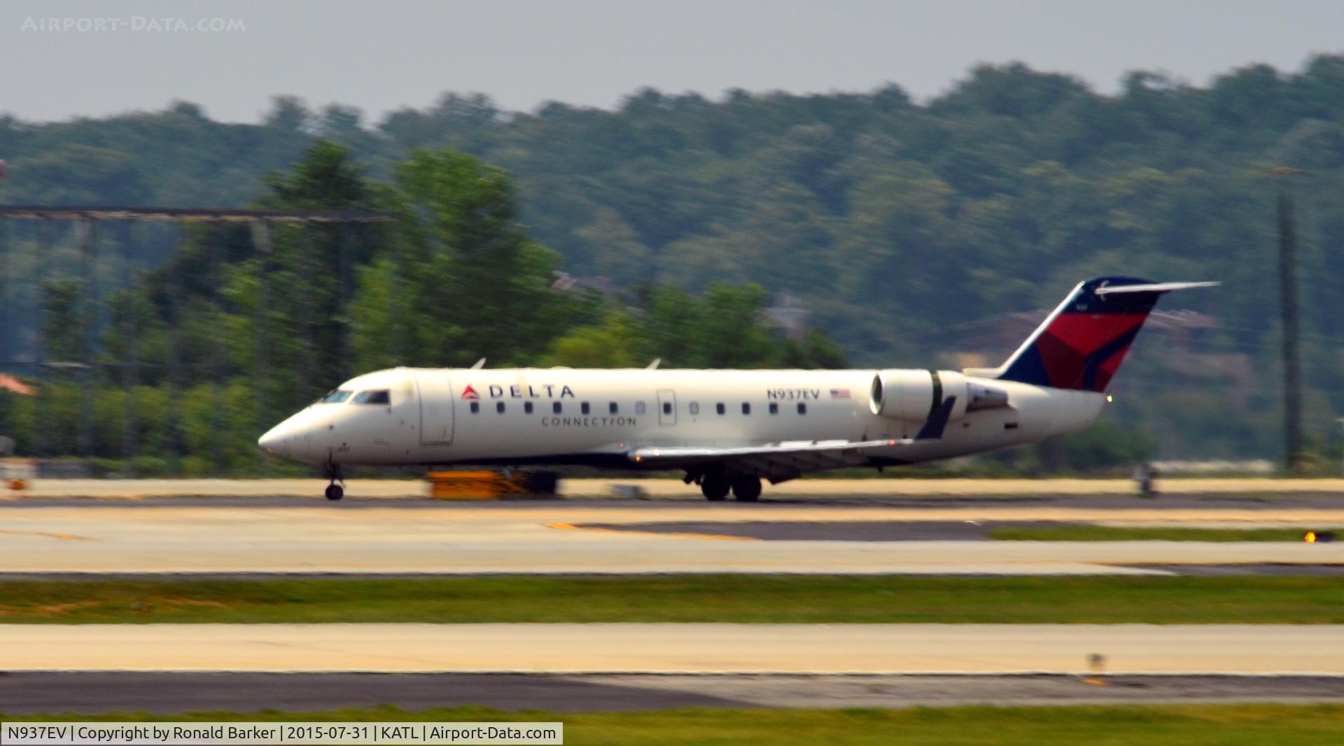 N937EV, 2005 Bombardier CRJ-200ER (CL-600-2B19) C/N 8042, Landing Atlanta