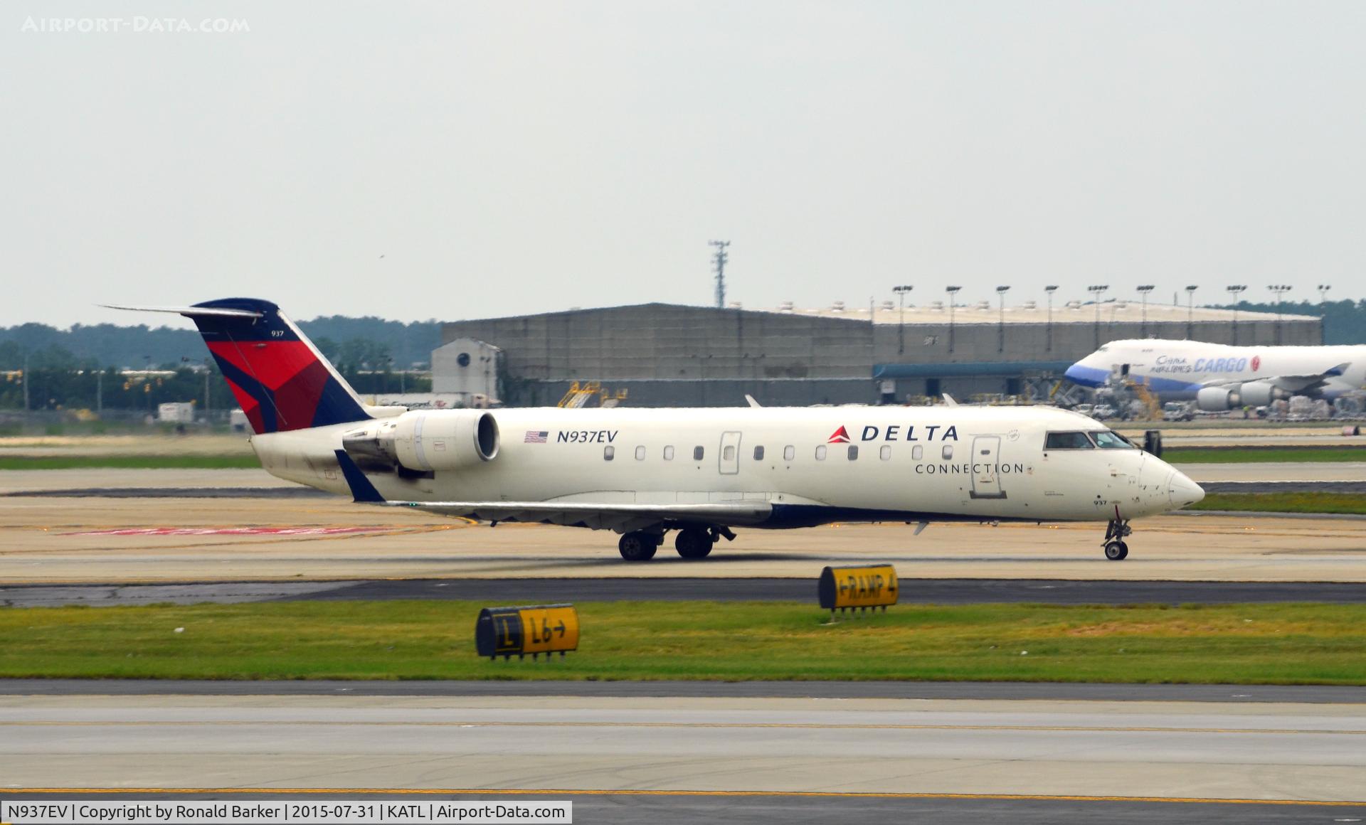 N937EV, 2005 Bombardier CRJ-200ER (CL-600-2B19) C/N 8042, Taxi Atlanta