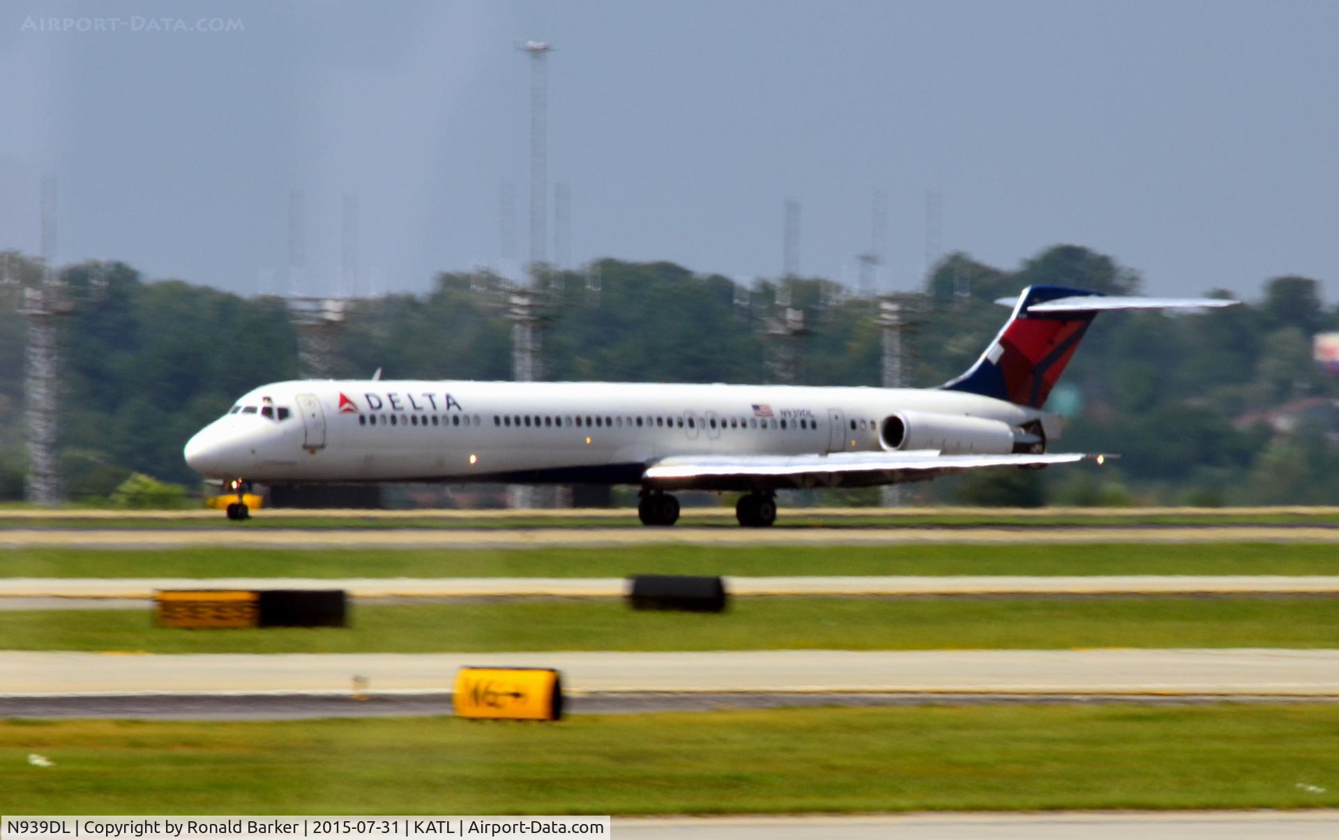 N939DL, 1989 McDonnell Douglas MD-88 C/N 49812, Landing Atlanta