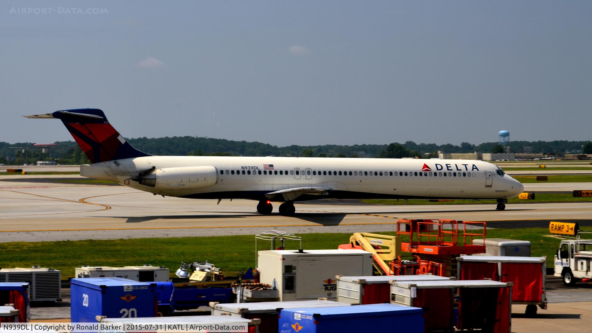 N939DL, 1989 McDonnell Douglas MD-88 C/N 49812, Taxi Atlanta