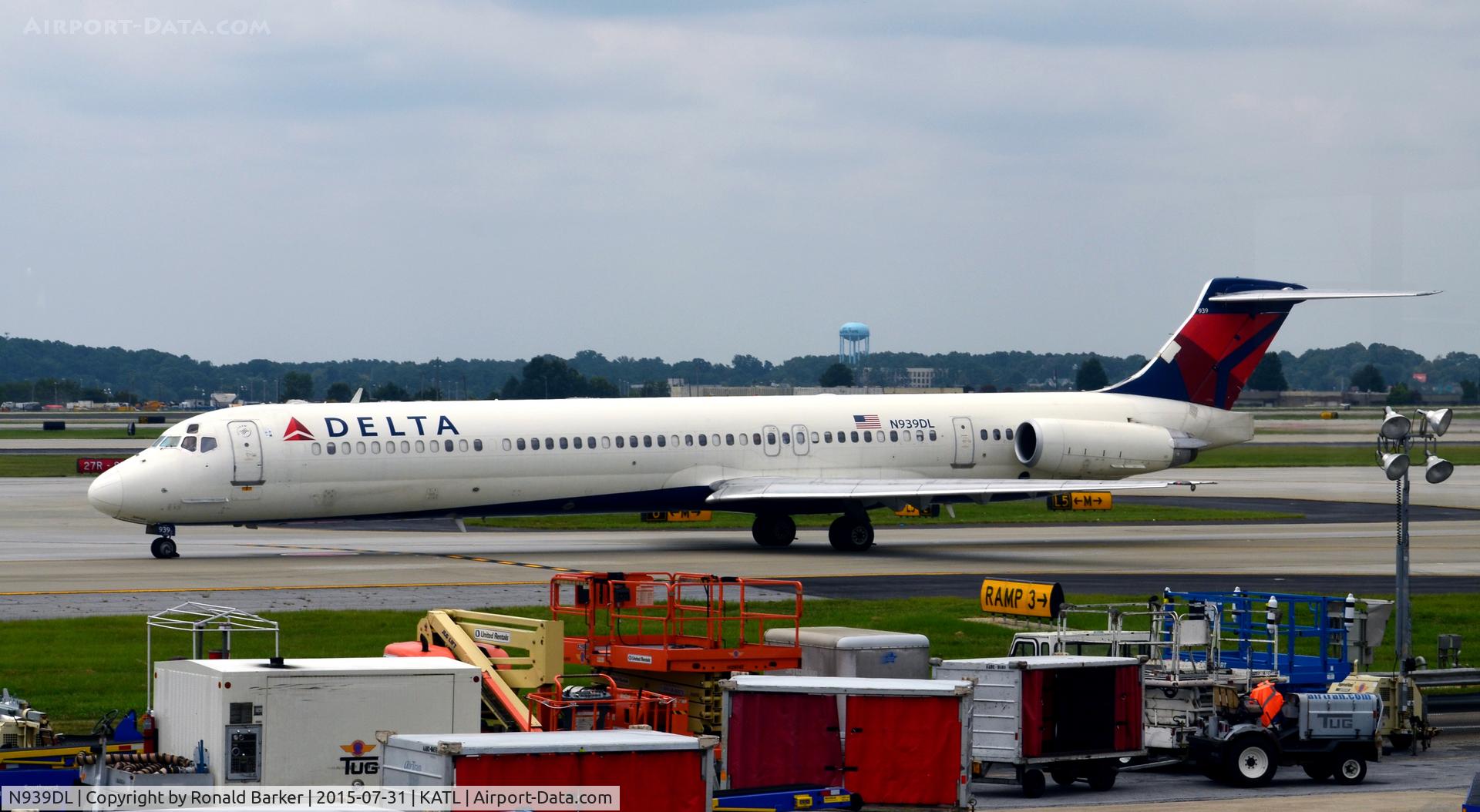 N939DL, 1989 McDonnell Douglas MD-88 C/N 49812, Taxi Atlanta