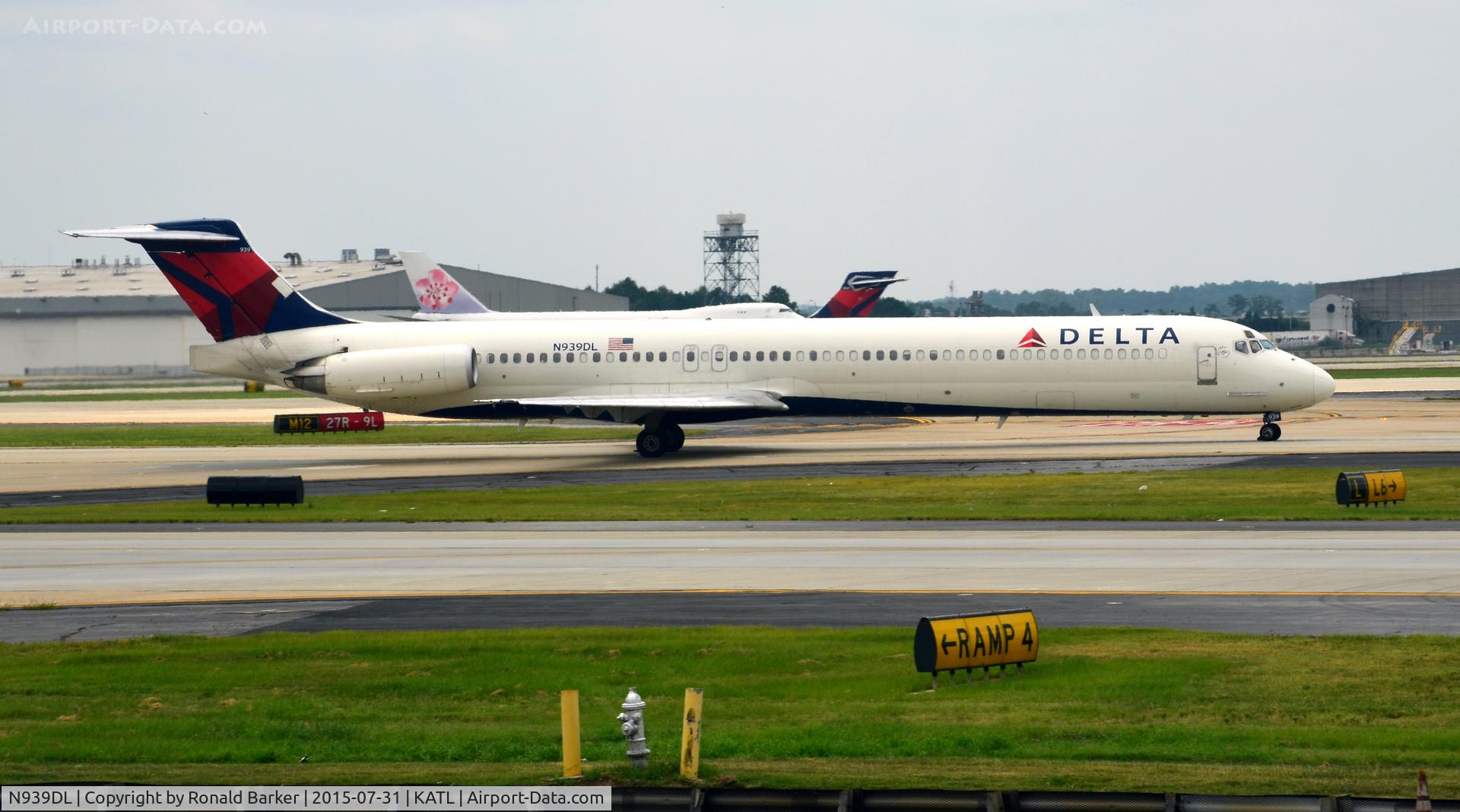 N939DL, 1989 McDonnell Douglas MD-88 C/N 49812, Taxi Atlanta
