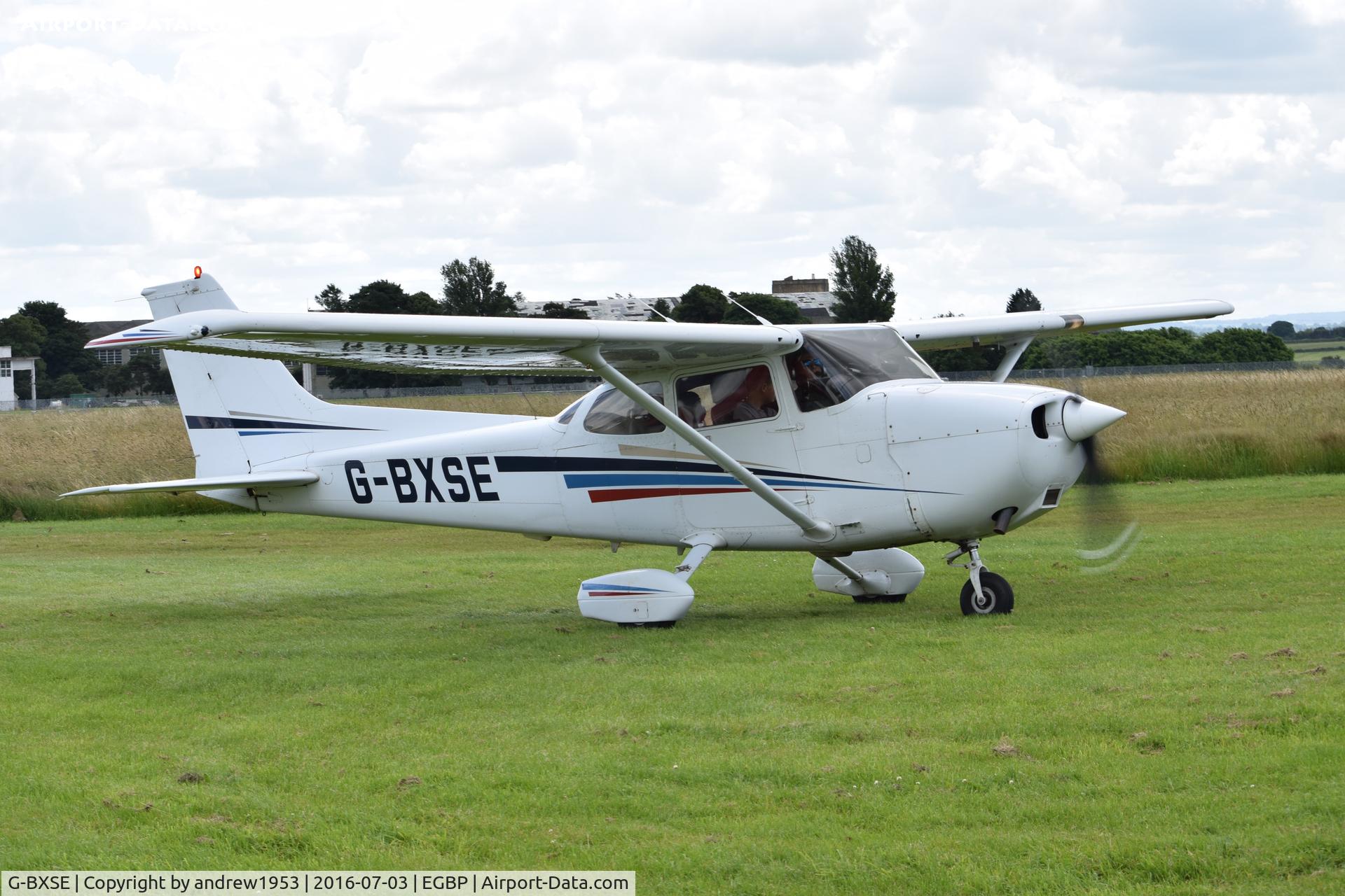 G-BXSE, 1998 Cessna 172R Skyhawk C/N 17280352, G-BXSE at Cotswold Airport.