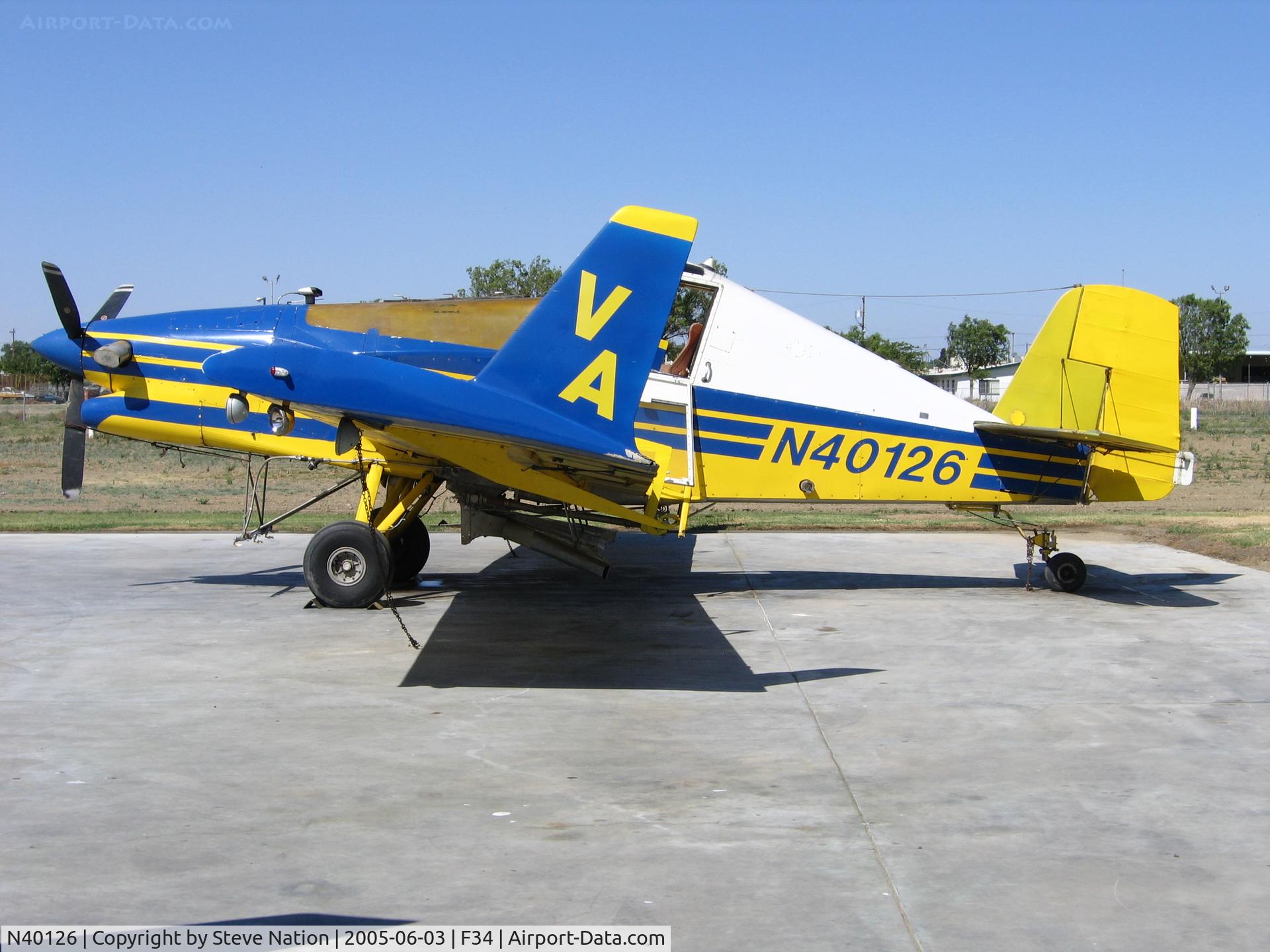 N40126, 1979 Ayres S2R-T34 Thrush C/N 6048, Vance Ag Aviation 1979 Ayres S2R-T34 with spreader at Firebaugh, CA