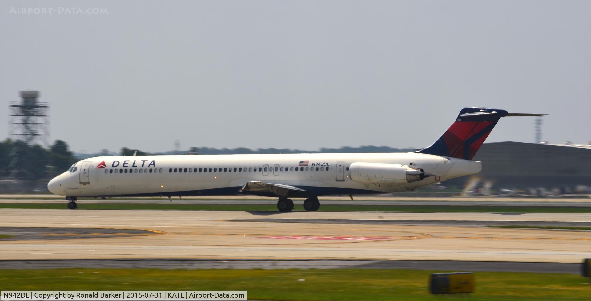 N942DL, 1989 McDonnell Douglas MD-88 C/N 49815, Taxi Atlanta
