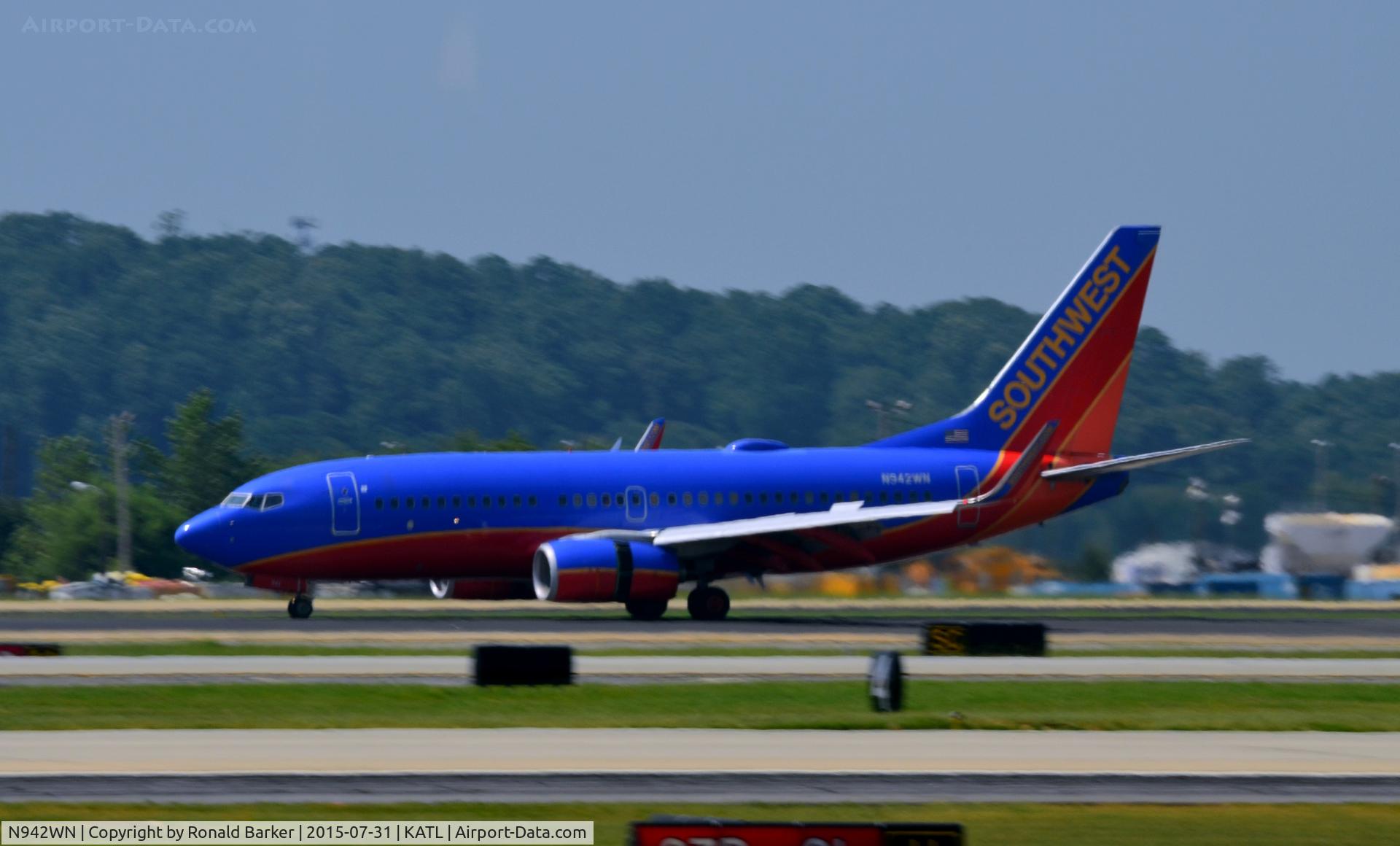 N942WN, 2009 Boeing 737-7H4 C/N 36648, landing Atlanta