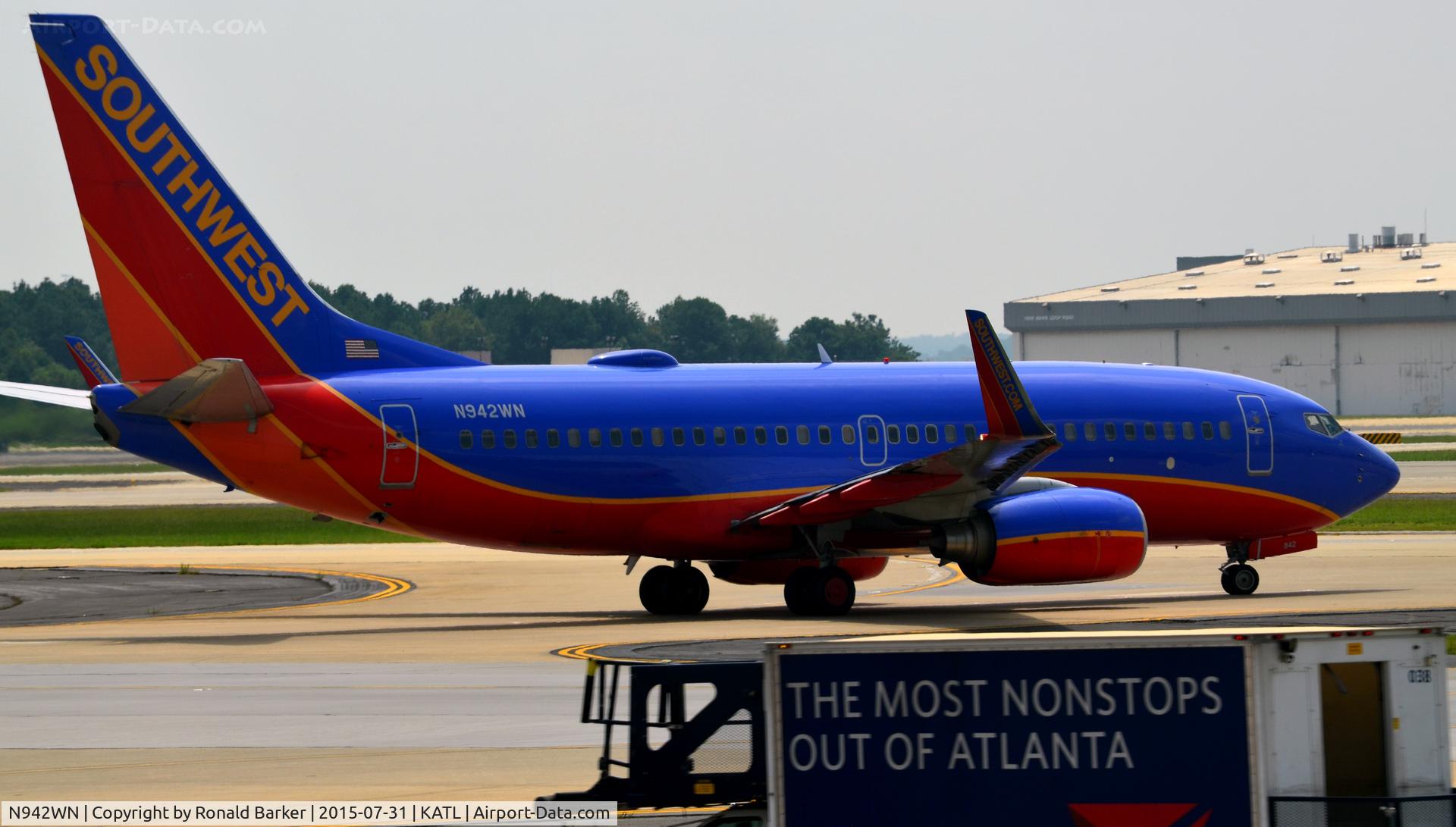 N942WN, 2009 Boeing 737-7H4 C/N 36648, Taxi Atlanta