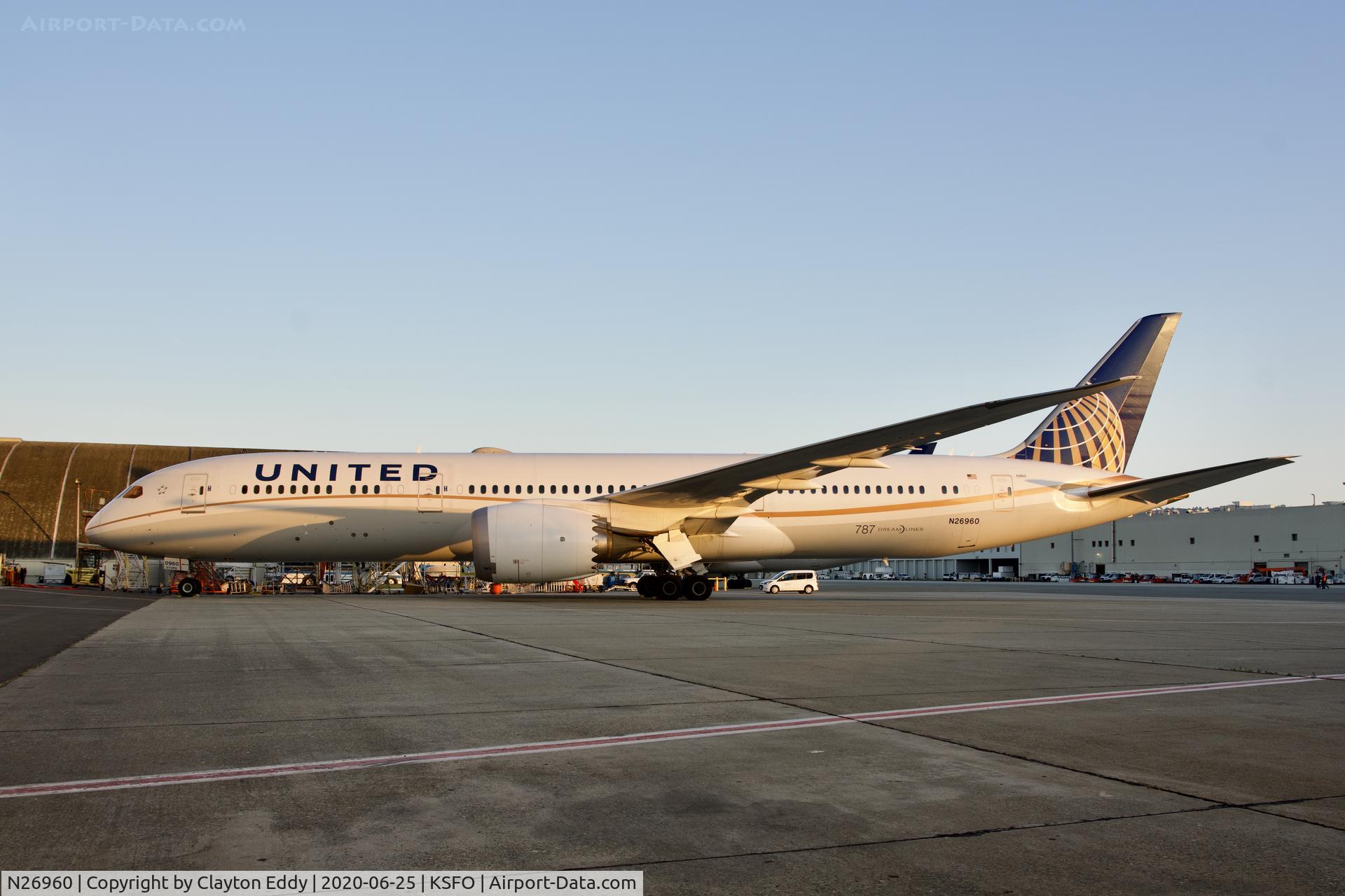 N26960, 2015 Boeing 787-9 Dreamliner Dreamliner C/N 36408, 2015 Boeing 787-9 SFO 2020.