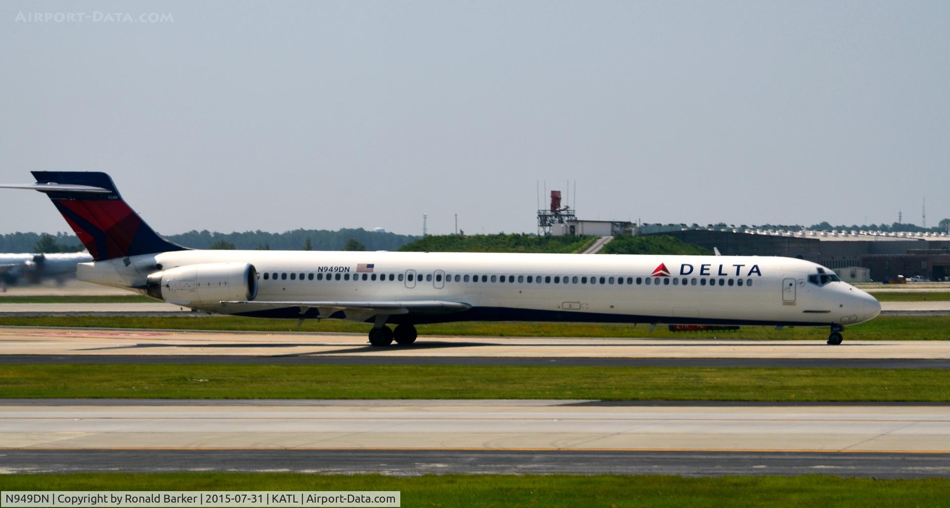 N949DN, 1997 McDonnell Douglas MD-90-30 C/N 53358, Taxi to gate Atlanta