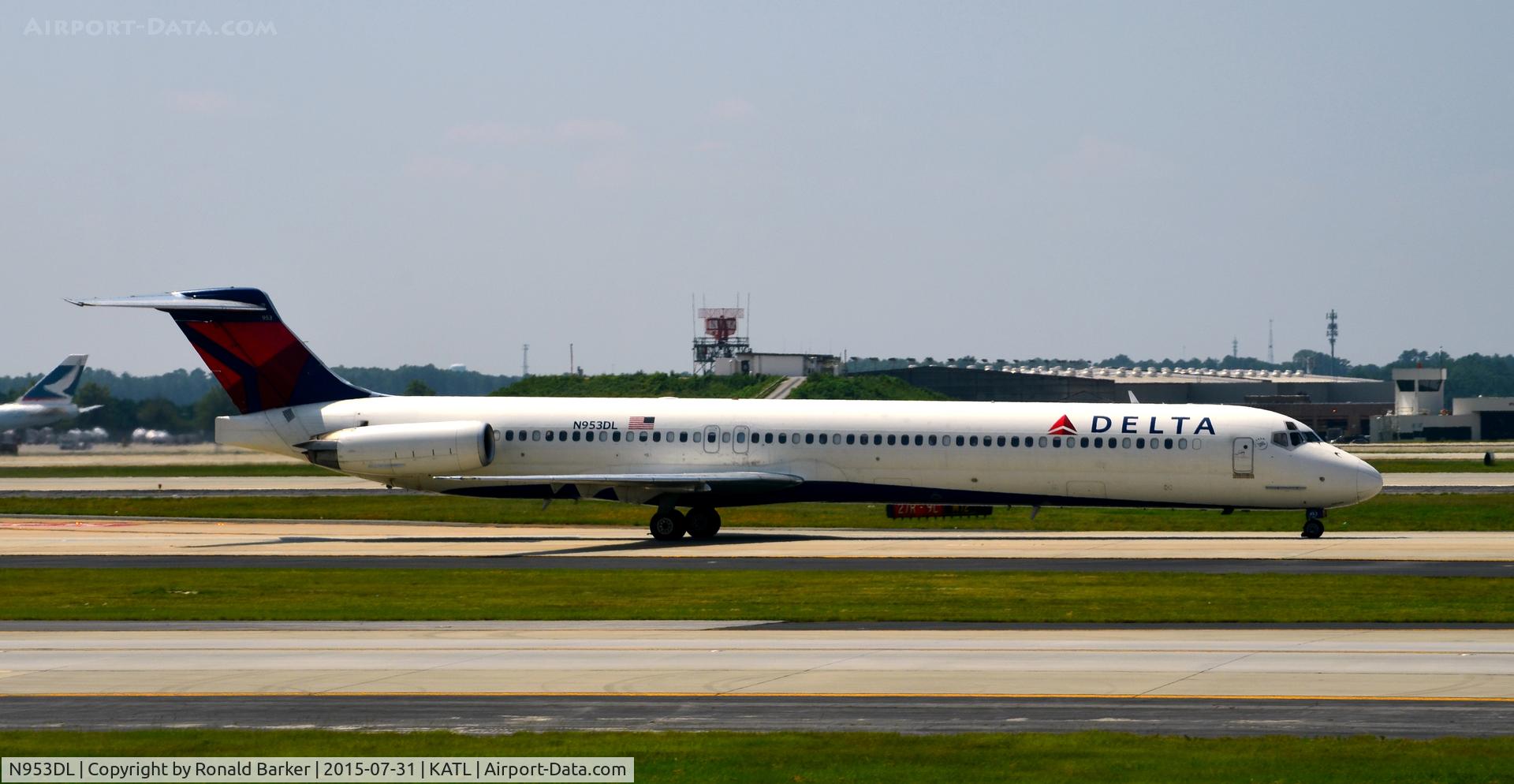 N953DL, 1990 McDonnell Douglas MD-88 C/N 49884, Taxi Atlanta
