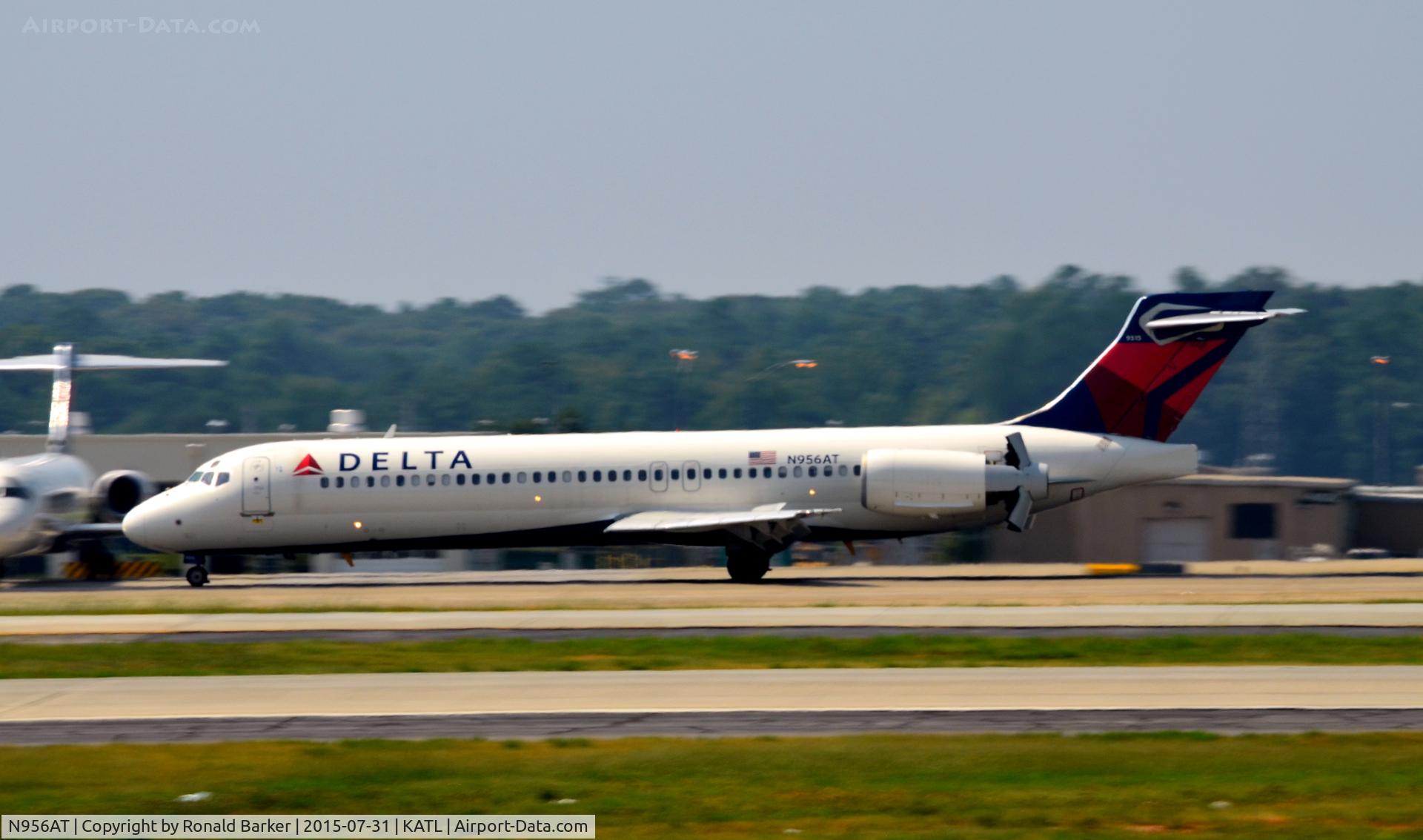 N956AT, 2000 Boeing 717-200 C/N 55018, Landing Atlanta