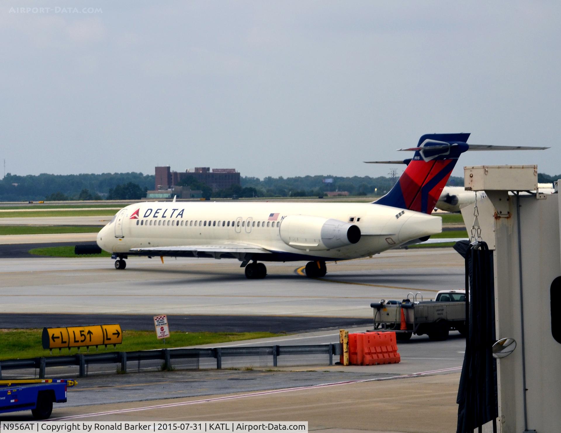 N956AT, 2000 Boeing 717-200 C/N 55018, Taxi Atlanta