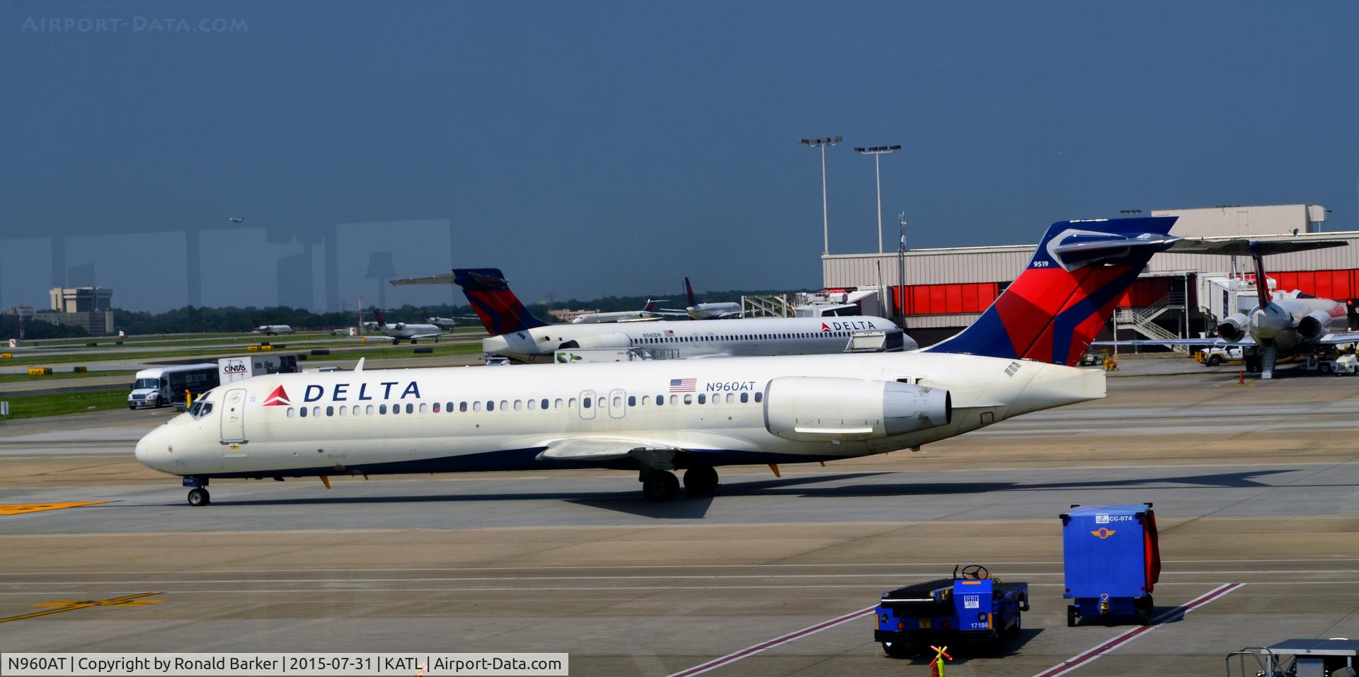 N960AT, 2001 Boeing 717-200 C/N 55022, Taxi Atlanta