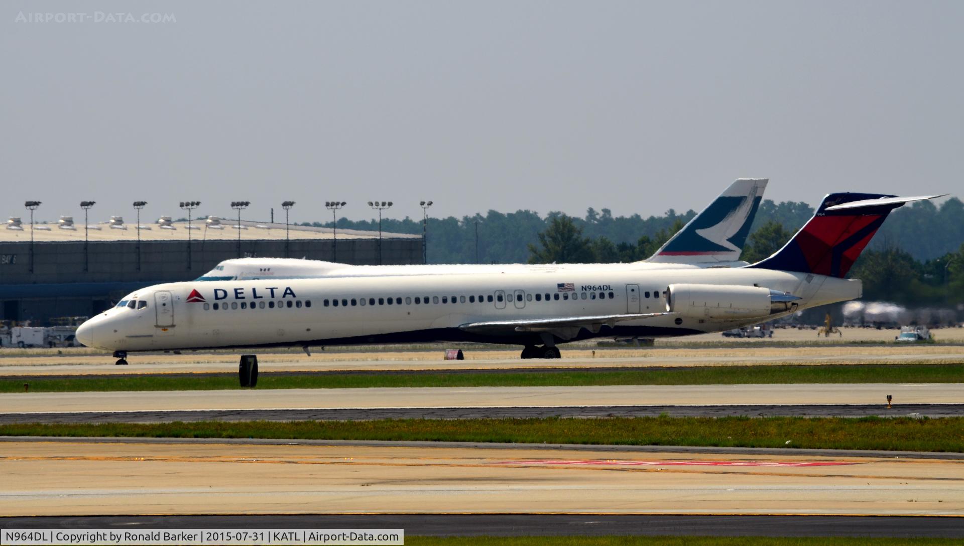 N964DL, 1990 McDonnell Douglas MD-88 C/N 49983, Landing Atlanta