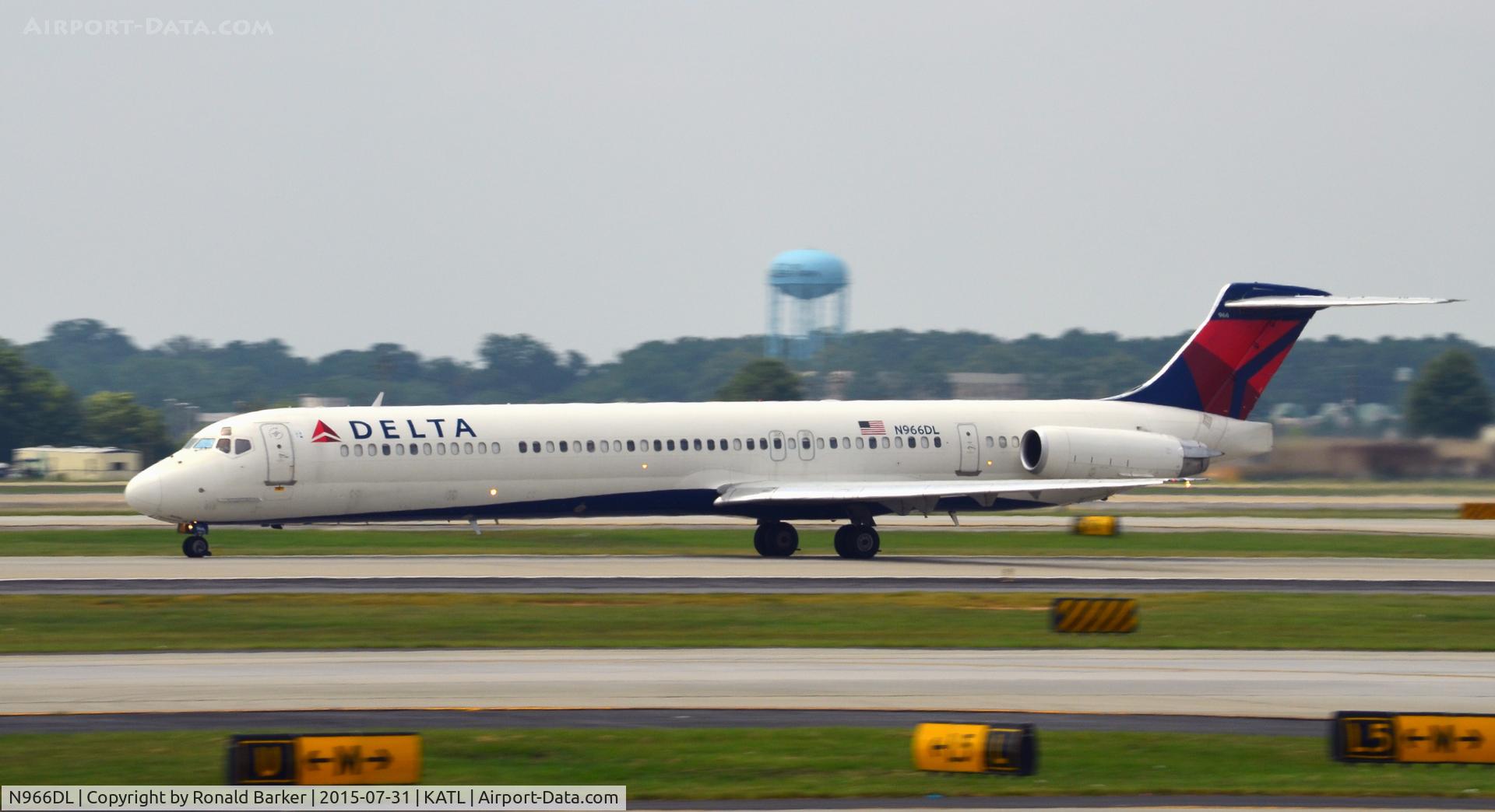 N966DL, 1990 McDonnell Douglas MD-88 C/N 53115, Takeoff Atlanta