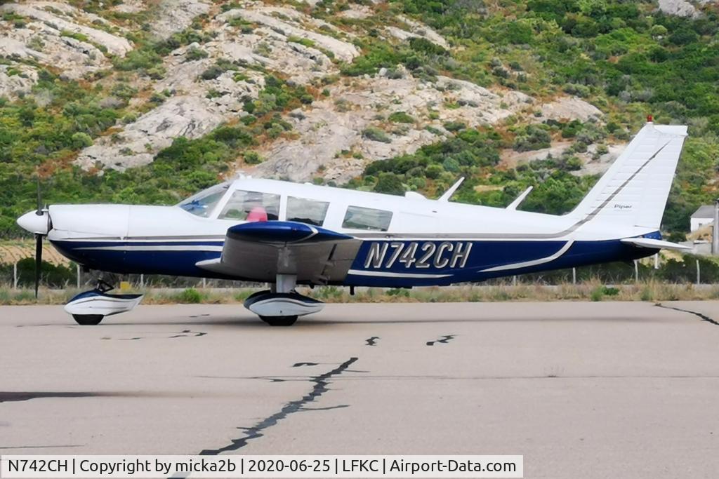 N742CH, 1969 Piper PA-32-300 Cherokee Six C/N 3240646, Parked