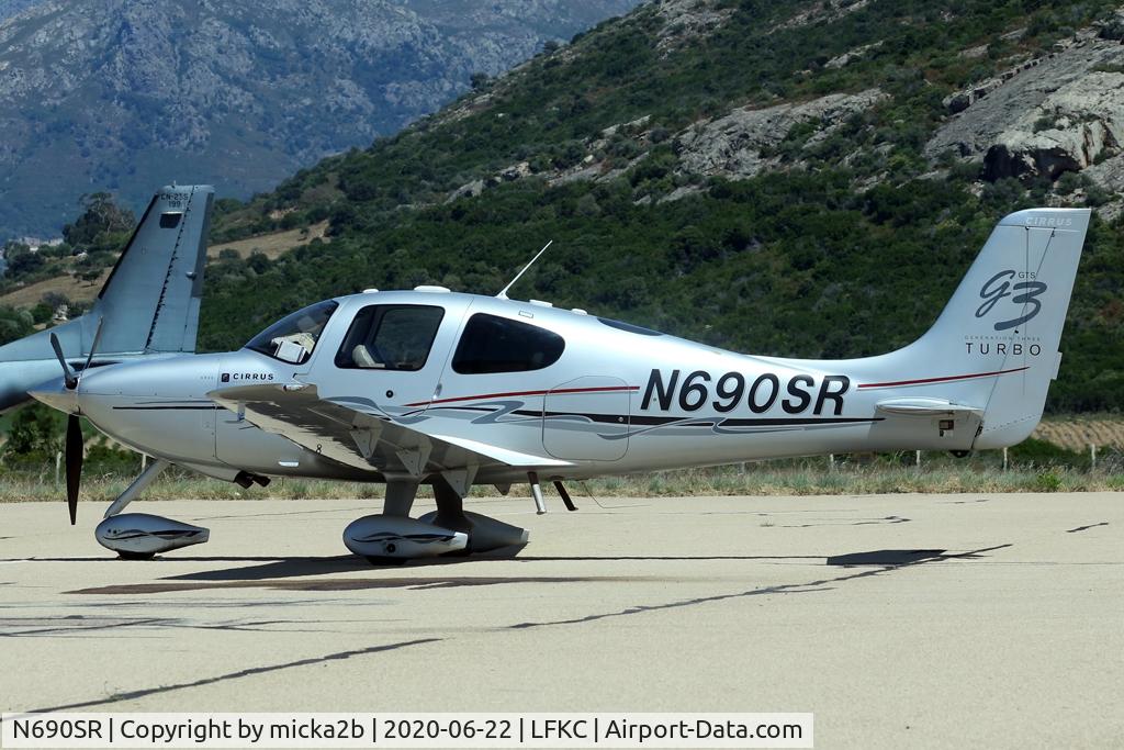 N690SR, 2007 Cirrus SR22 C/N 2678, Parked